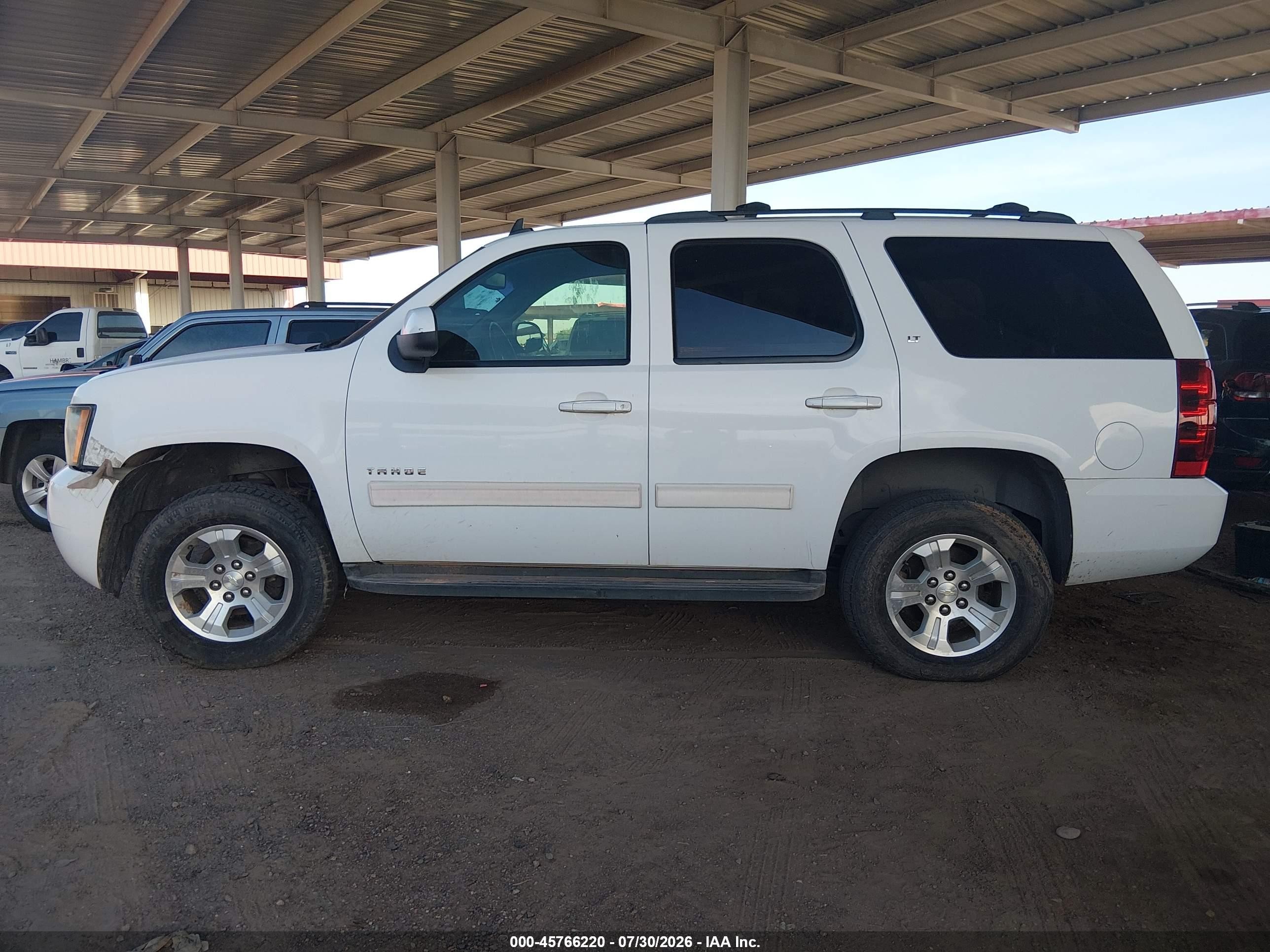2013 Chevrolet Tahoe Lt White vin: 1GNSKBE06DR106484