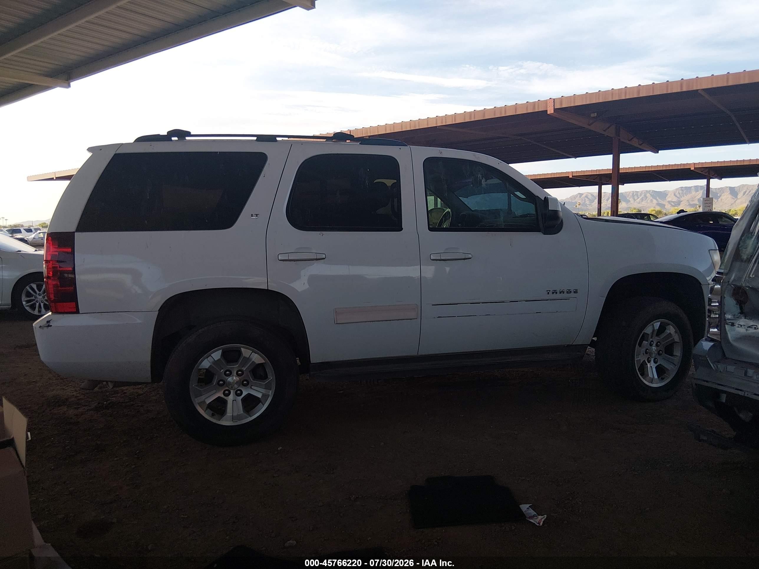 2013 Chevrolet Tahoe Lt White vin: 1GNSKBE06DR106484