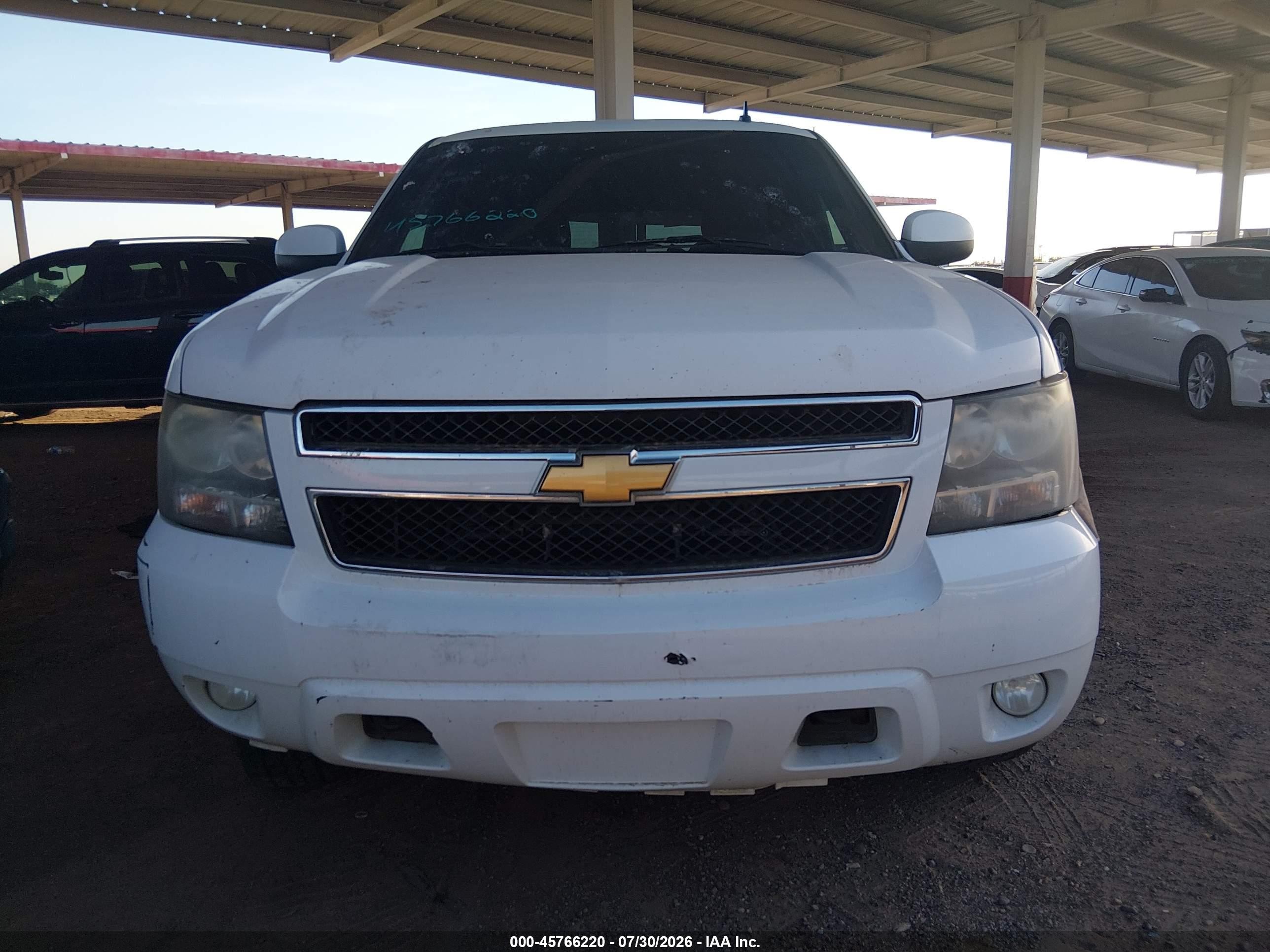2013 Chevrolet Tahoe Lt White vin: 1GNSKBE06DR106484