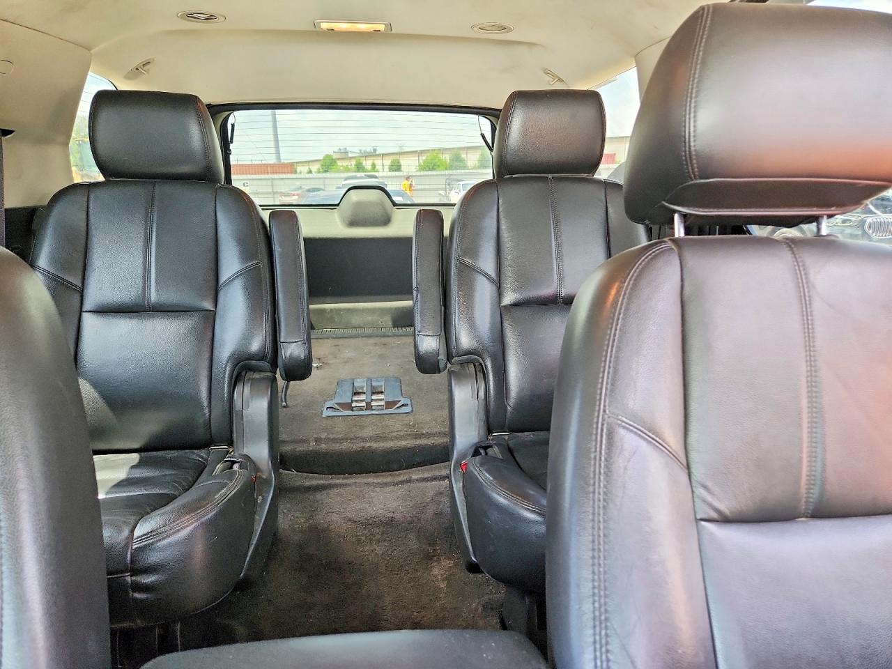 2013 Chevrolet Tahoe K1500 Lt White vin: 1GNSKBE06DR246471