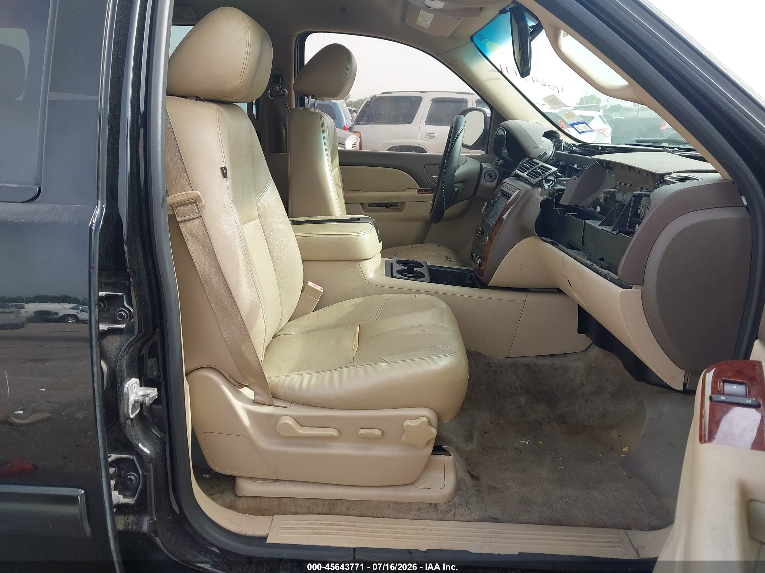 2013 Chevrolet Tahoe Lt Black vin: 1GNSKBE06DR256661