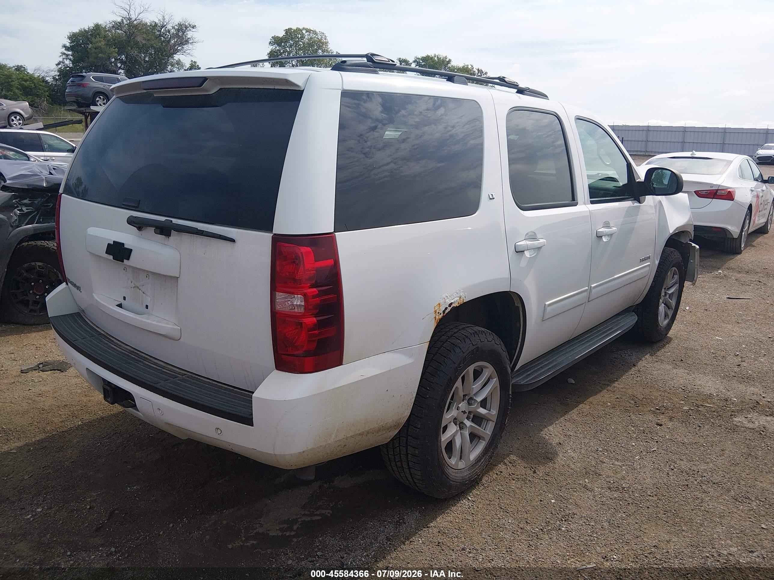 2013 Chevrolet Tahoe Lt White vin: 1GNSKBE06DR324134