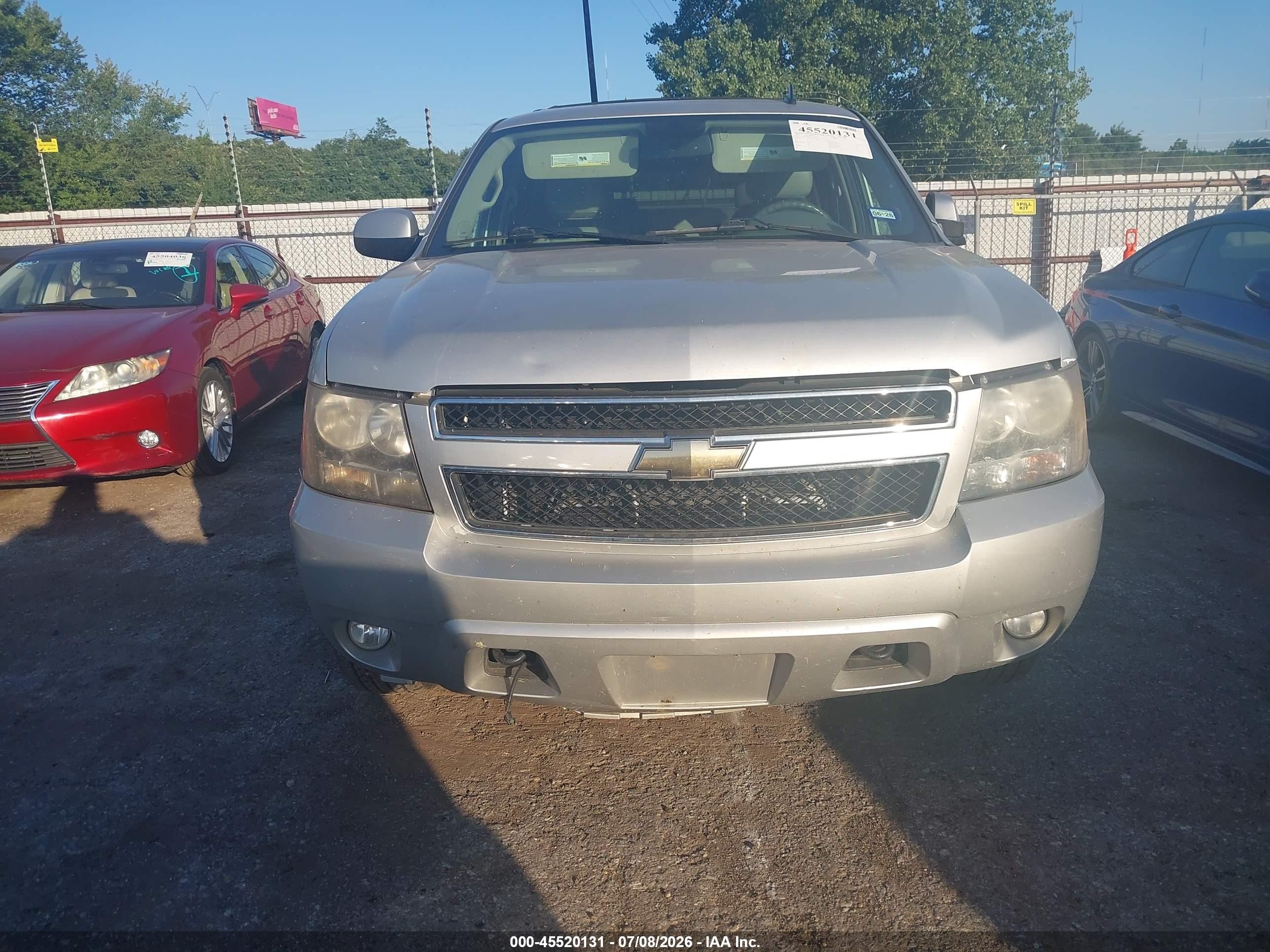 2011 Chevrolet Tahoe Lt Silver vin: 1GNSKBE07BR154749