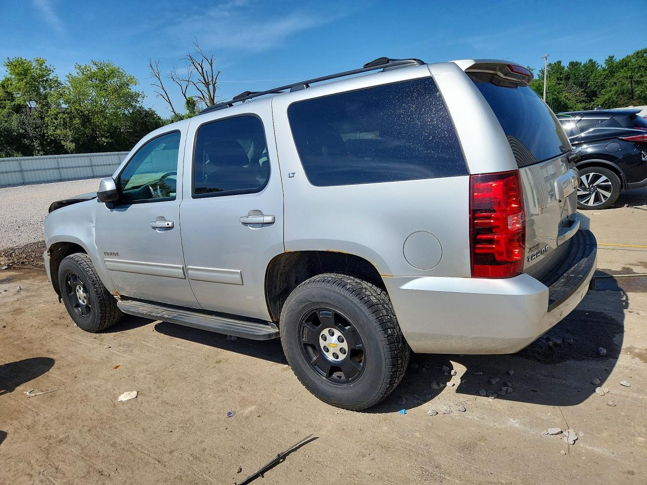 2011 Chevrolet Tahoe K1500 Lt Silver vin: 1GNSKBE07BR227571