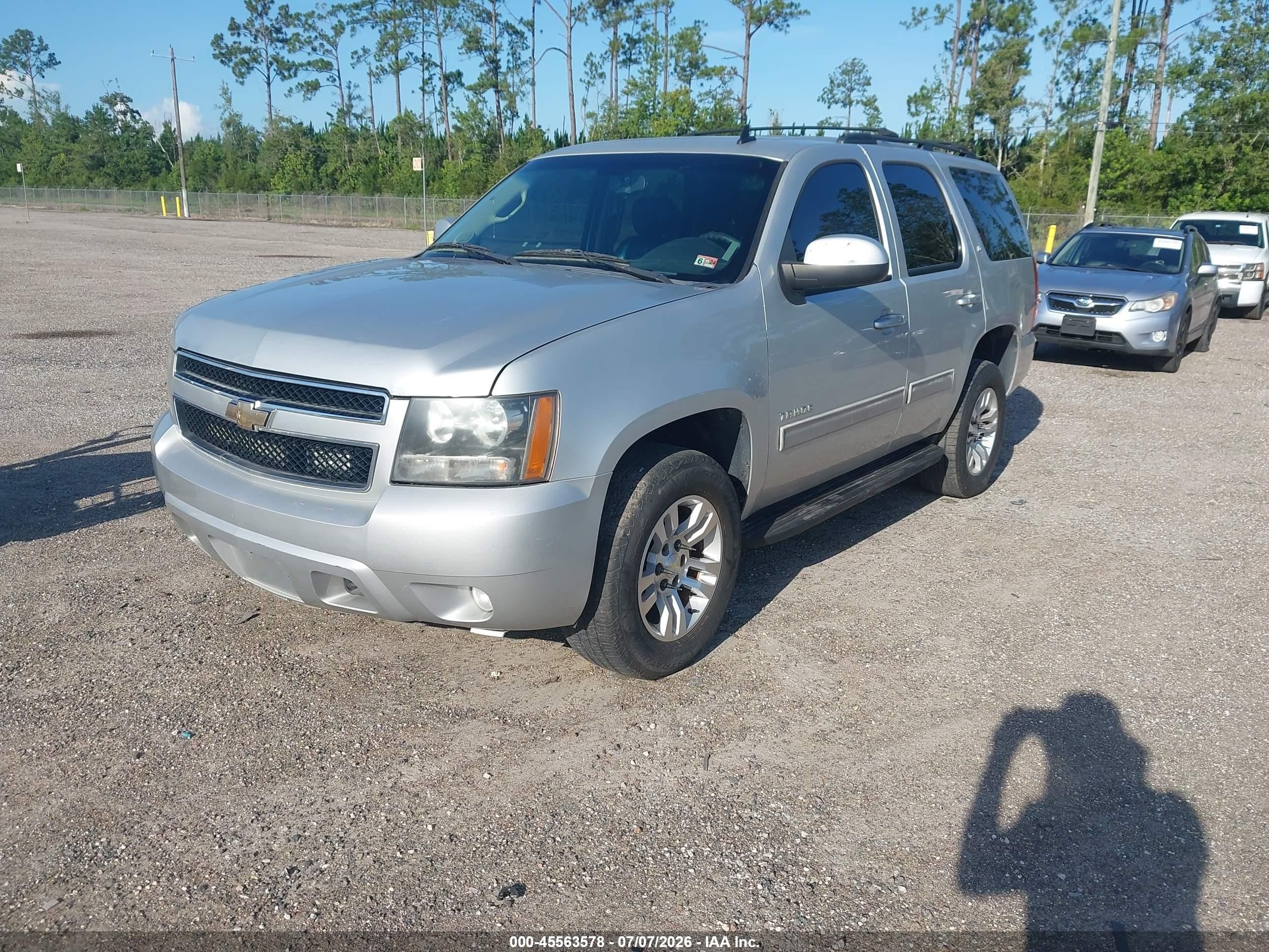 2011 Chevrolet Tahoe Lt Silver vin: 1GNSKBE07BR377258