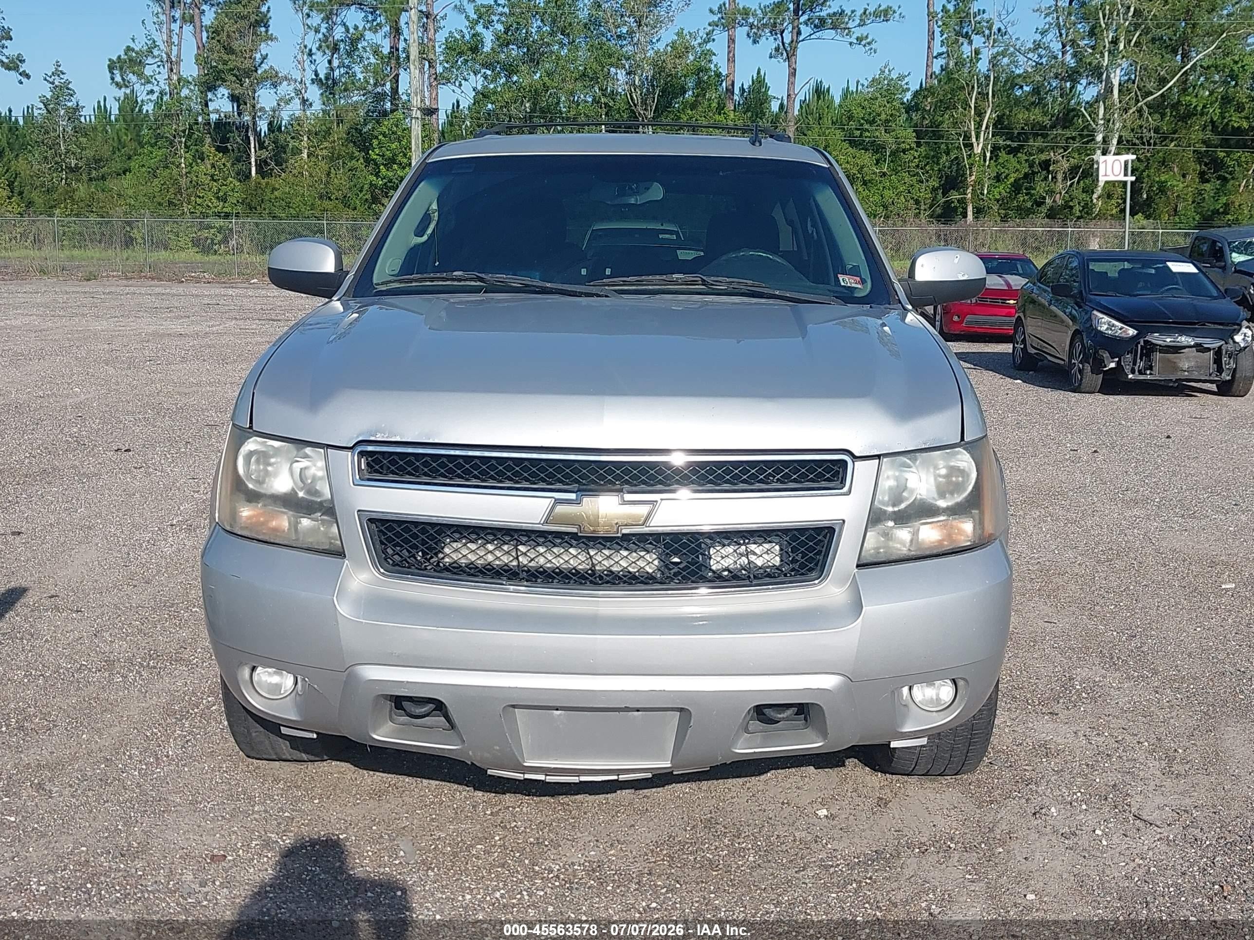 2011 Chevrolet Tahoe Lt Silver vin: 1GNSKBE07BR377258