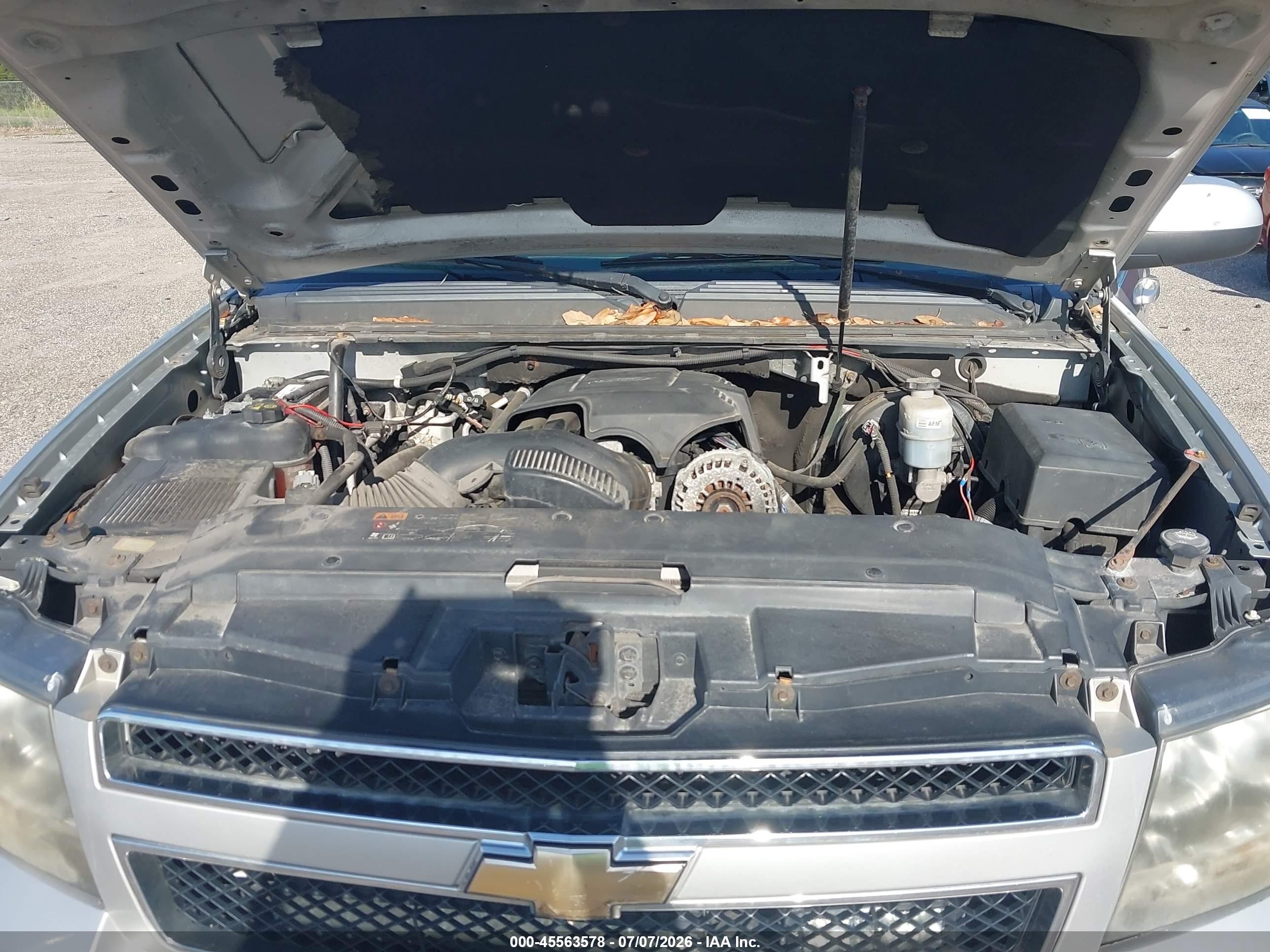 2011 Chevrolet Tahoe Lt Silver vin: 1GNSKBE07BR377258