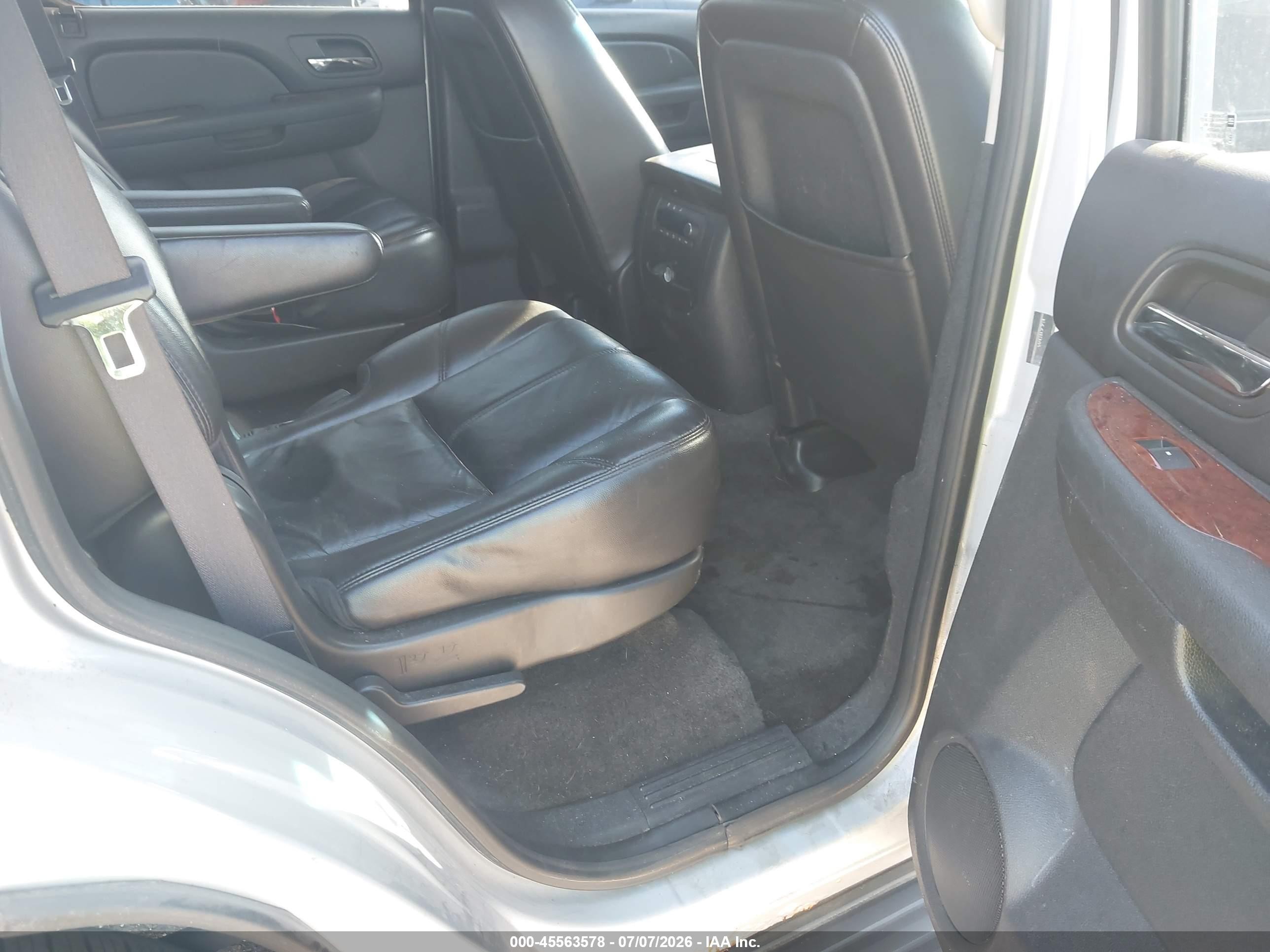 2011 Chevrolet Tahoe Lt Silver vin: 1GNSKBE07BR377258