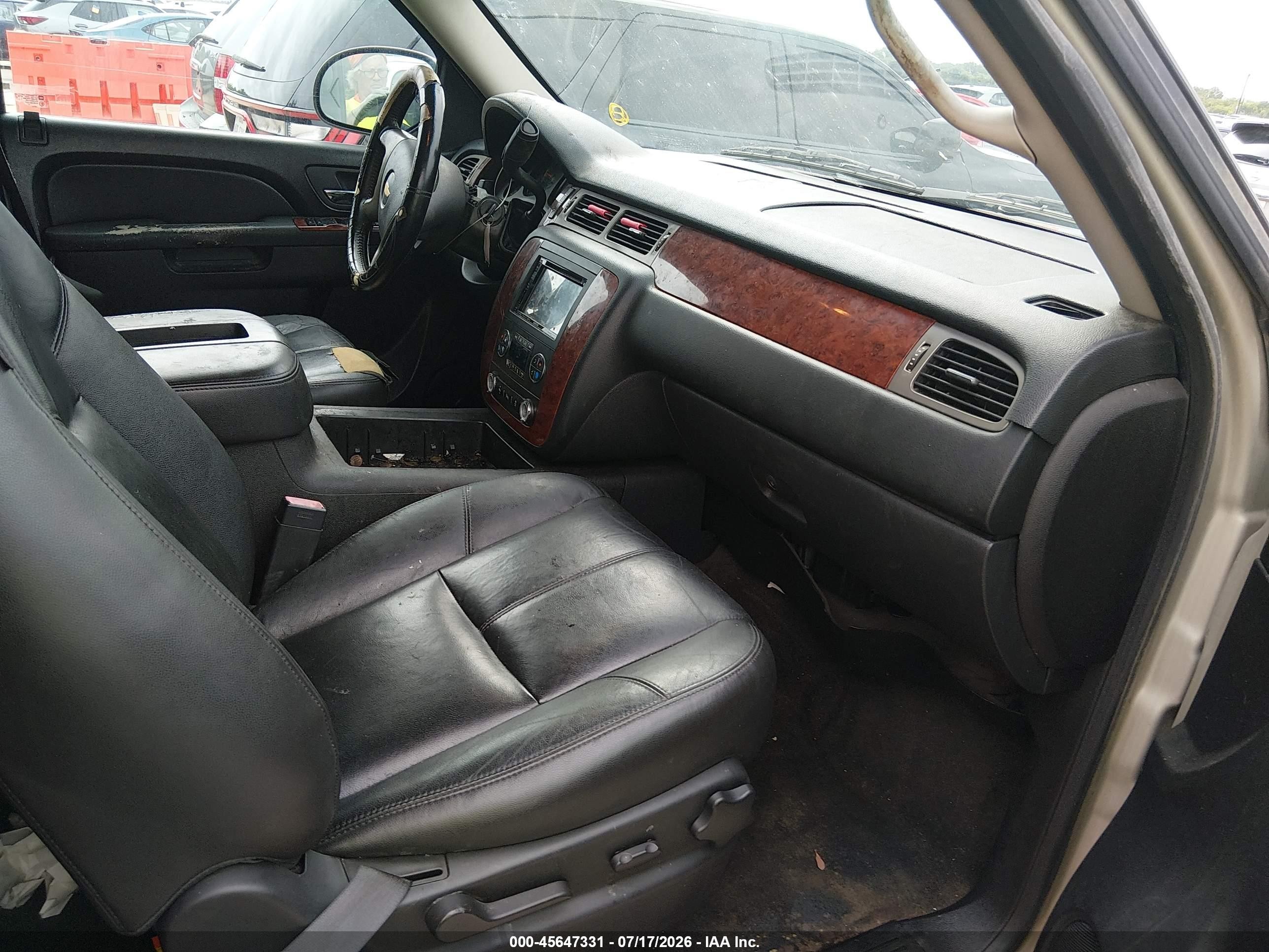2013 Chevrolet Tahoe Lt Gold vin: 1GNSKBE07DR130020
