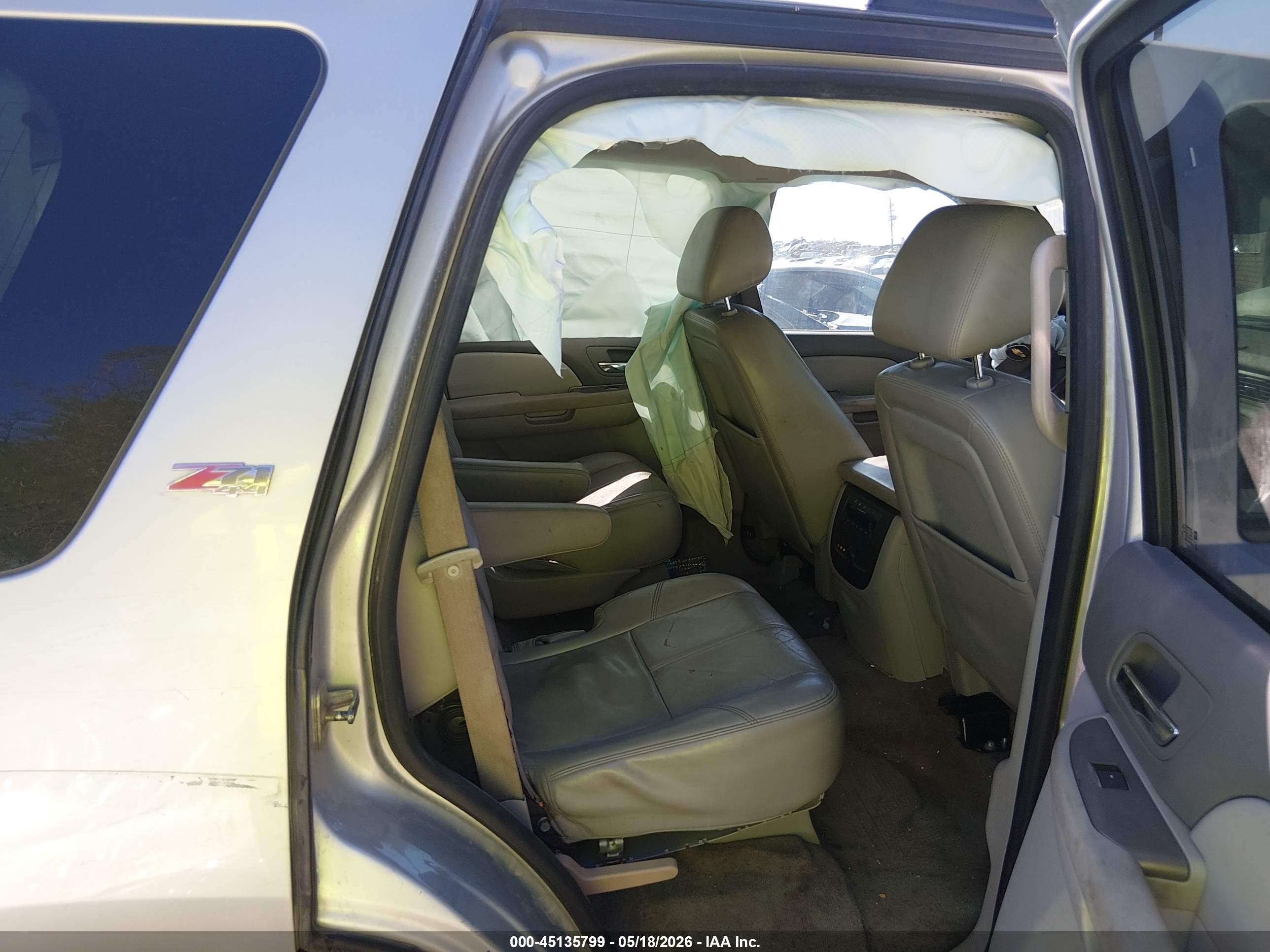 2013 Chevrolet Tahoe Lt Silver vin: 1GNSKBE07DR200468