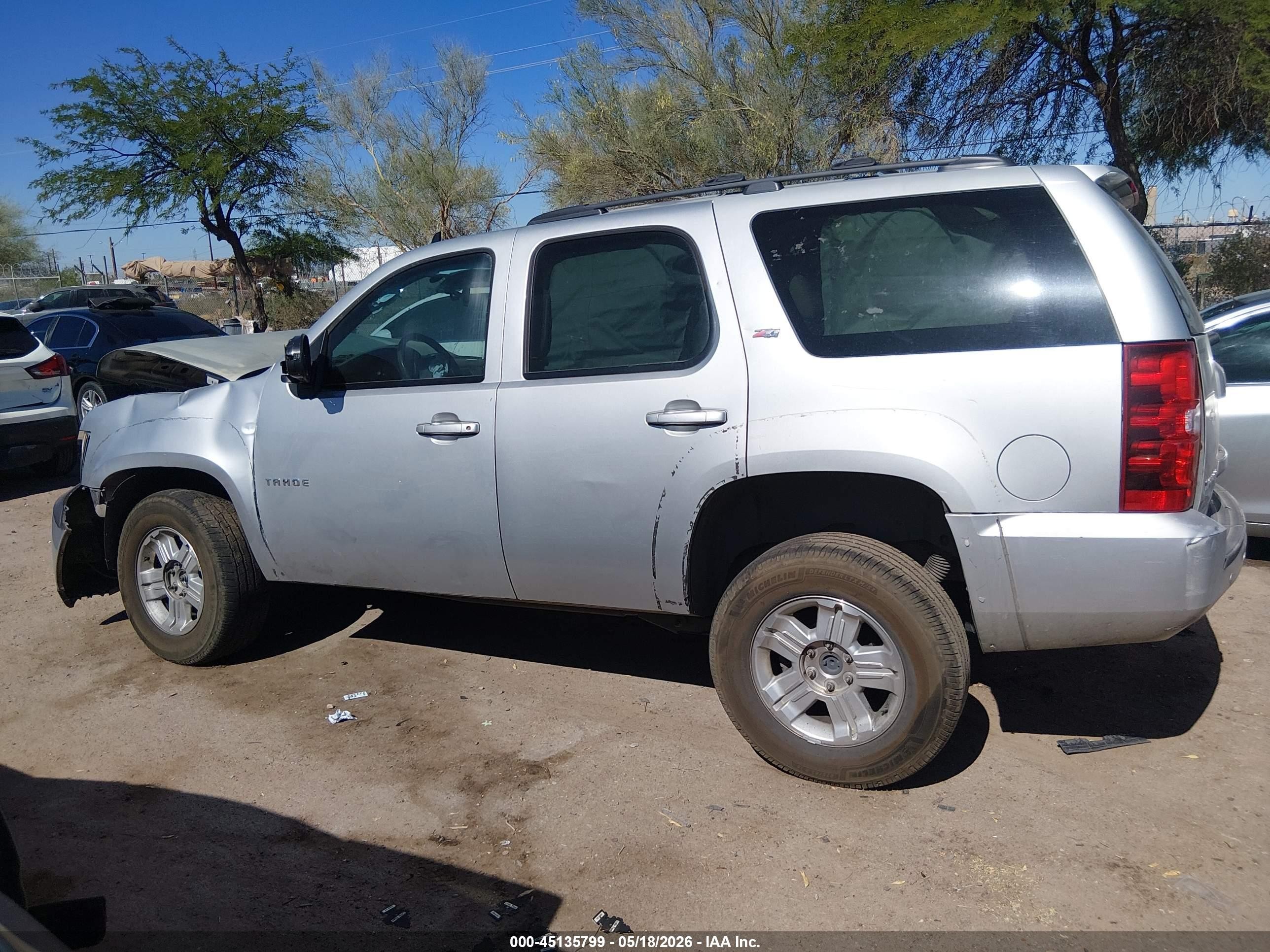 2013 Chevrolet Tahoe Lt Silver vin: 1GNSKBE07DR200468