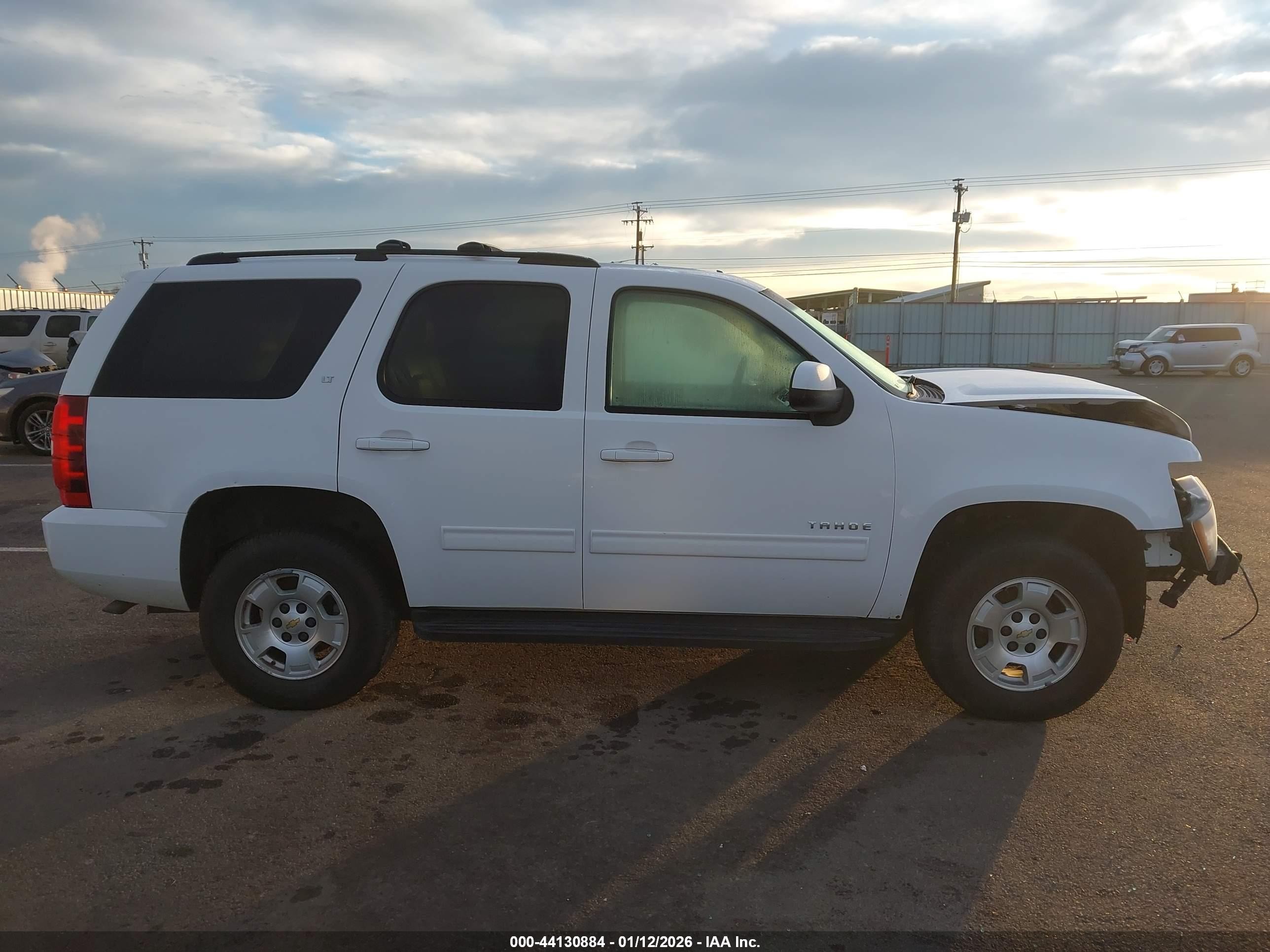 2013 Chevrolet Tahoe Lt White vin: 1GNSKBE07DR238363