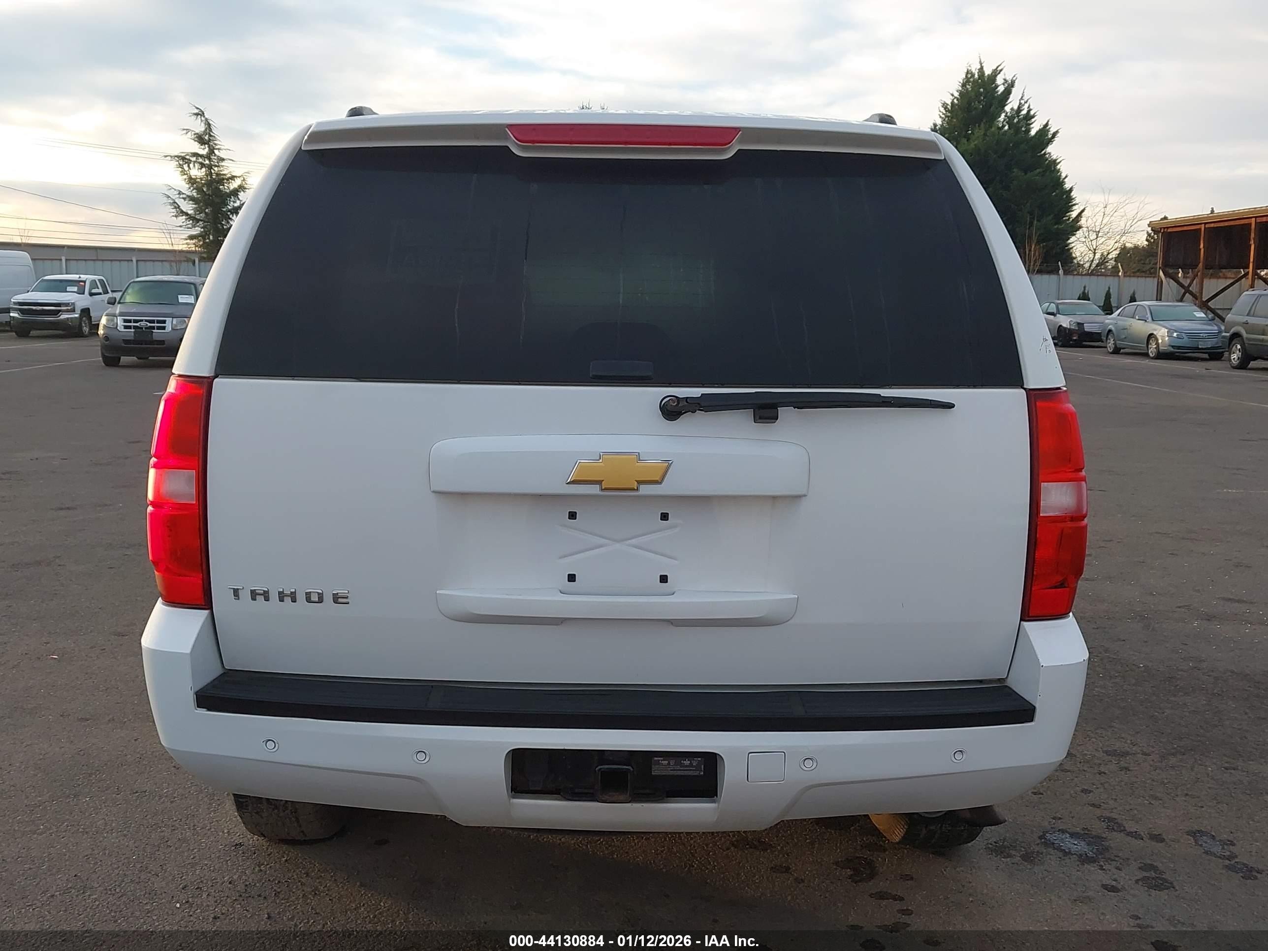 2013 Chevrolet Tahoe Lt White vin: 1GNSKBE07DR238363