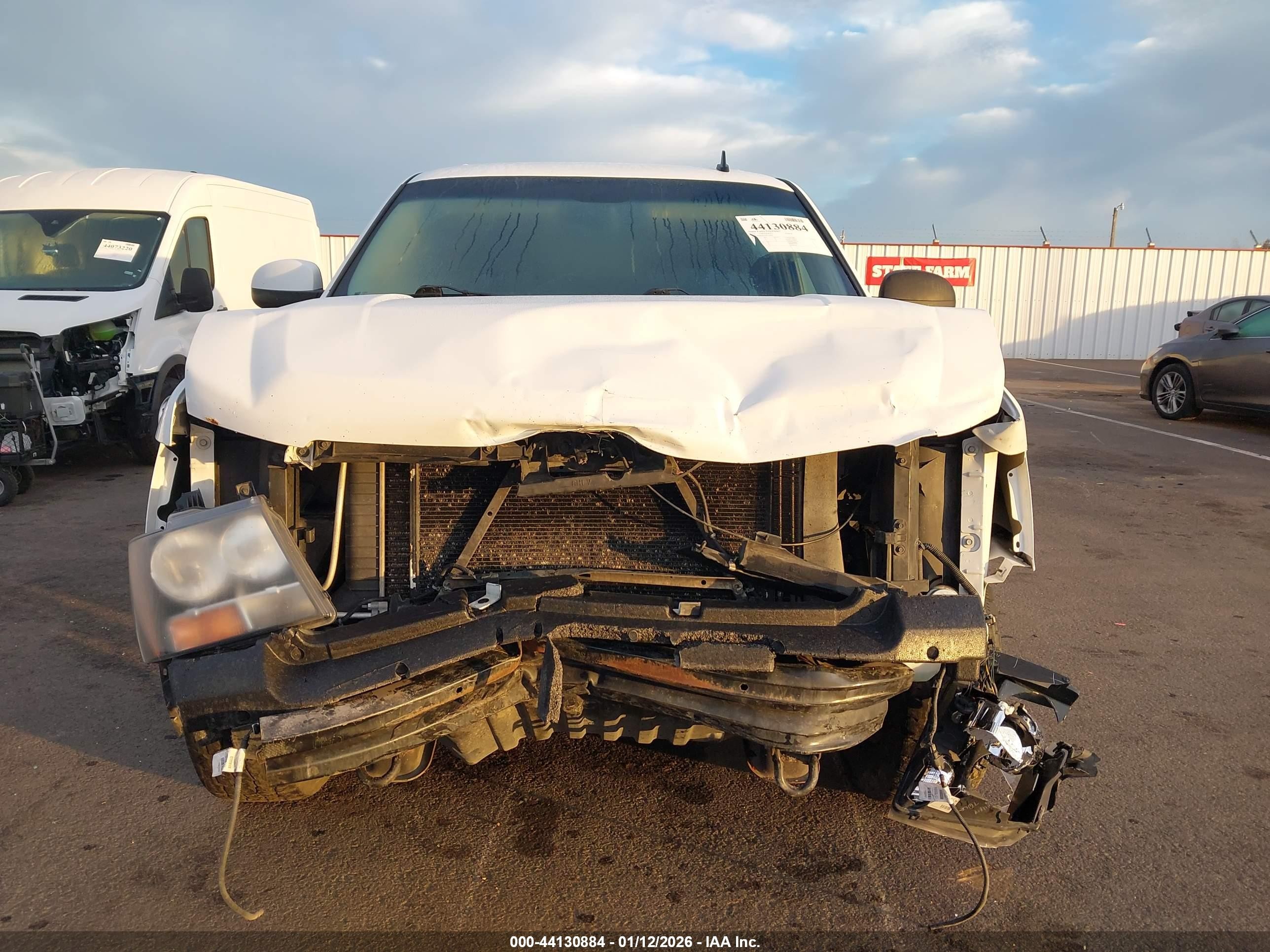 2013 Chevrolet Tahoe Lt White vin: 1GNSKBE07DR238363