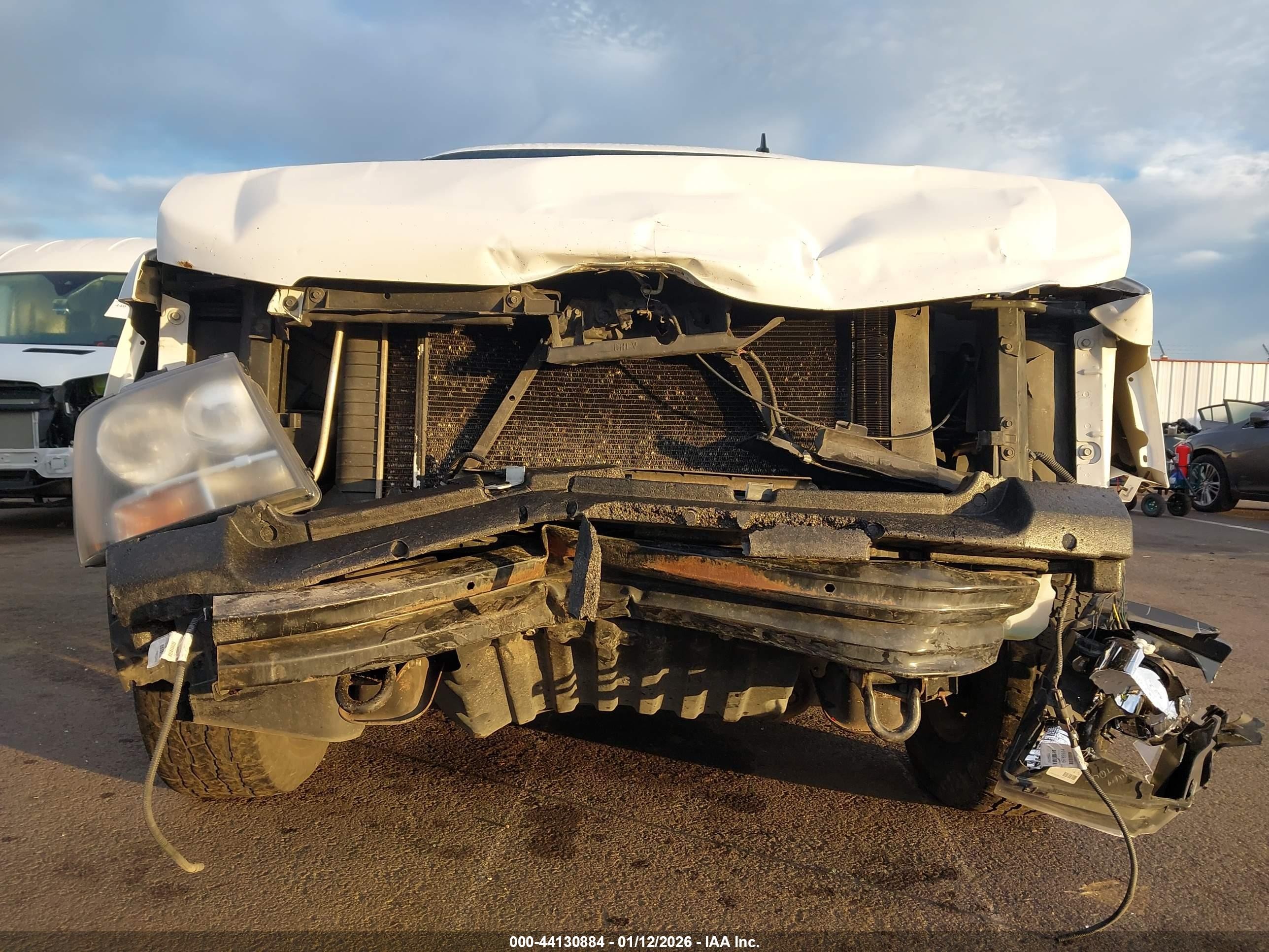 2013 Chevrolet Tahoe Lt White vin: 1GNSKBE07DR238363