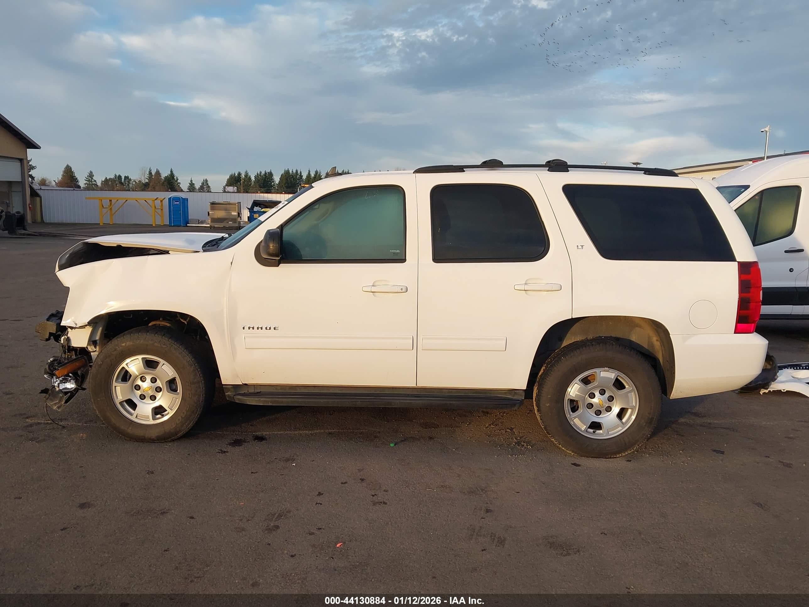 2013 Chevrolet Tahoe Lt White vin: 1GNSKBE07DR238363
