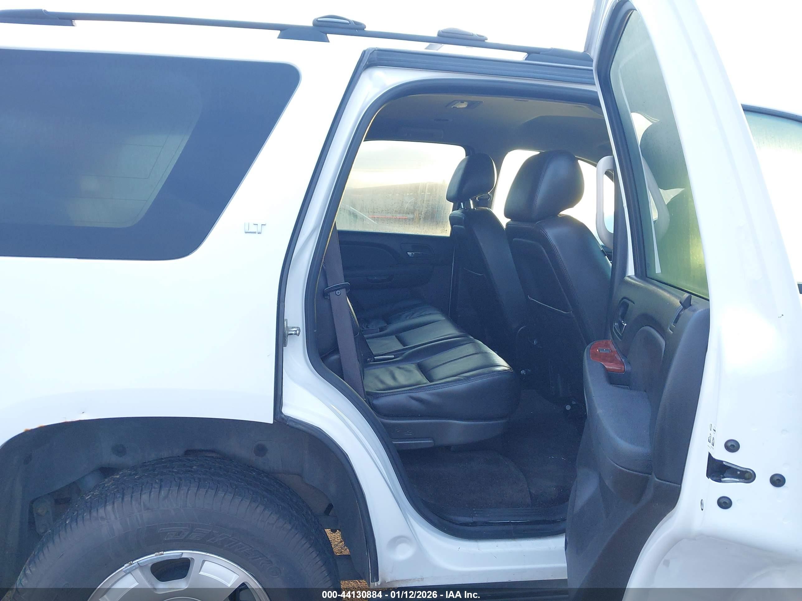 2013 Chevrolet Tahoe Lt White vin: 1GNSKBE07DR238363