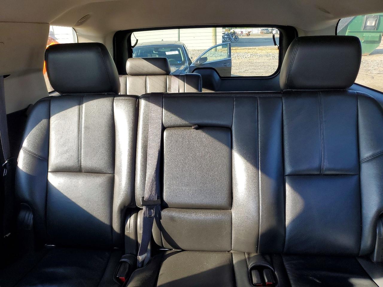 2013 Chevrolet Tahoe K1500 Lt Silver vin: 1GNSKBE07DR249797