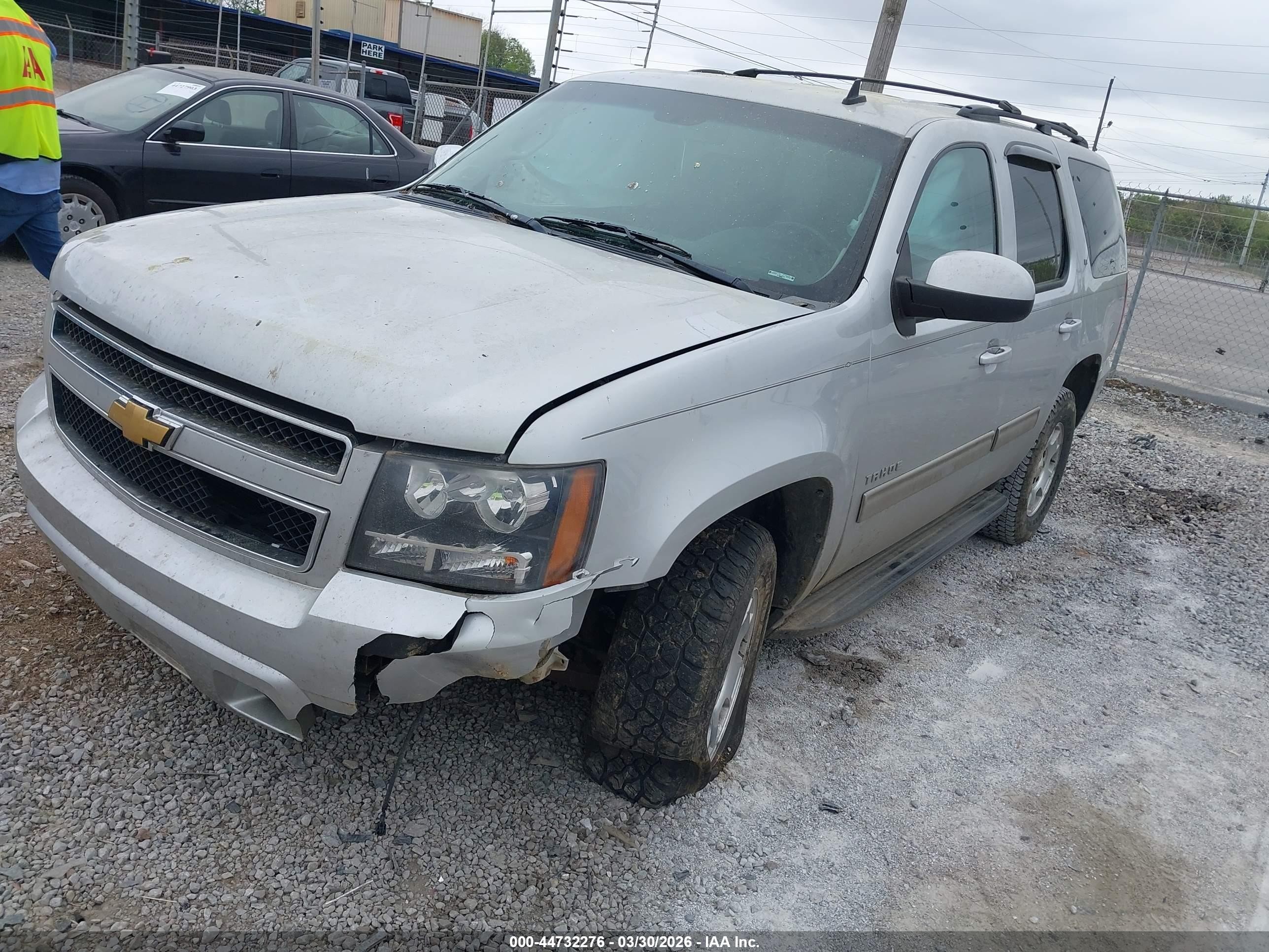 2013 Chevrolet Tahoe Lt Silver vin: 1GNSKBE07DR323672