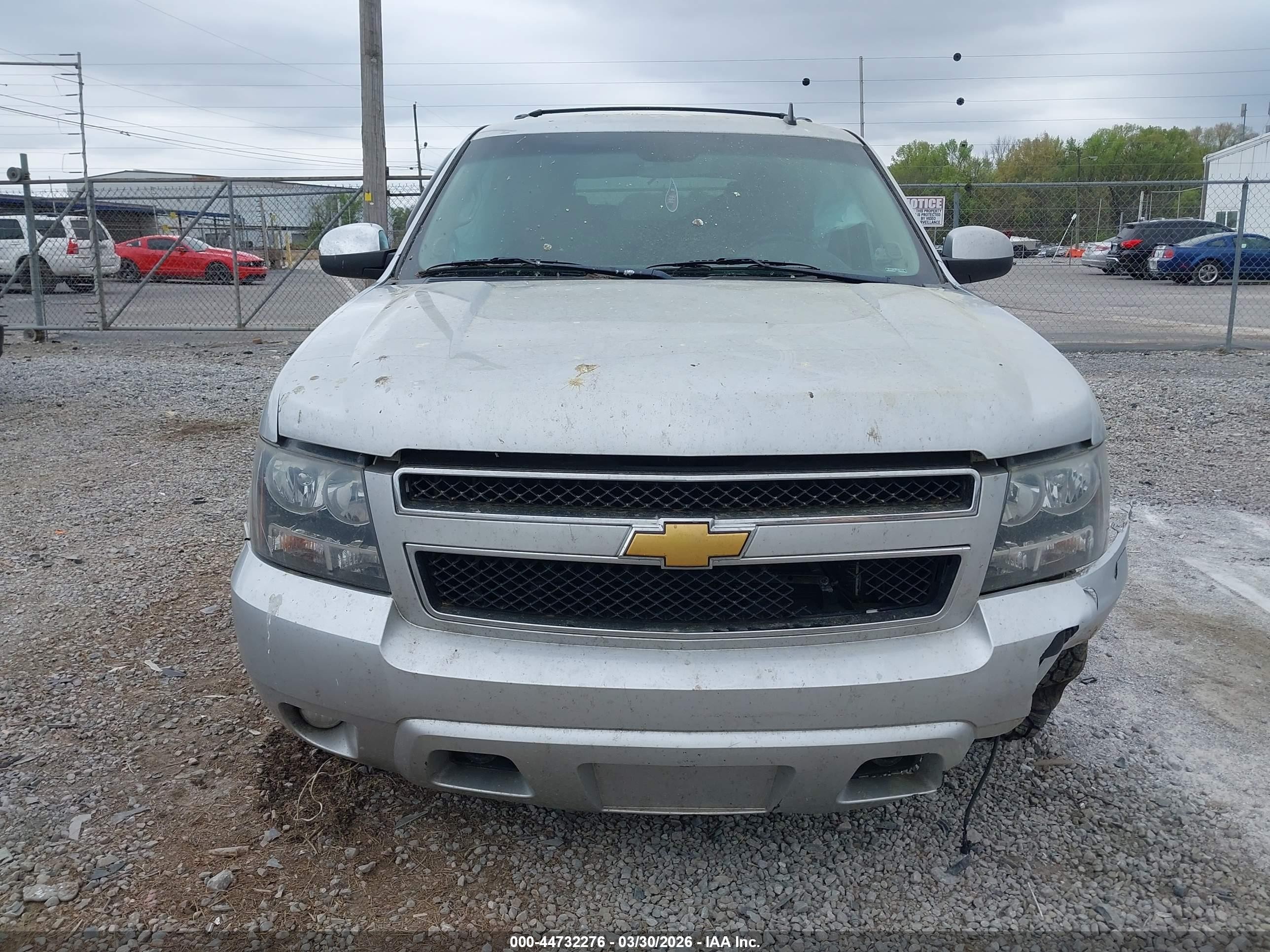 2013 Chevrolet Tahoe Lt Silver vin: 1GNSKBE07DR323672