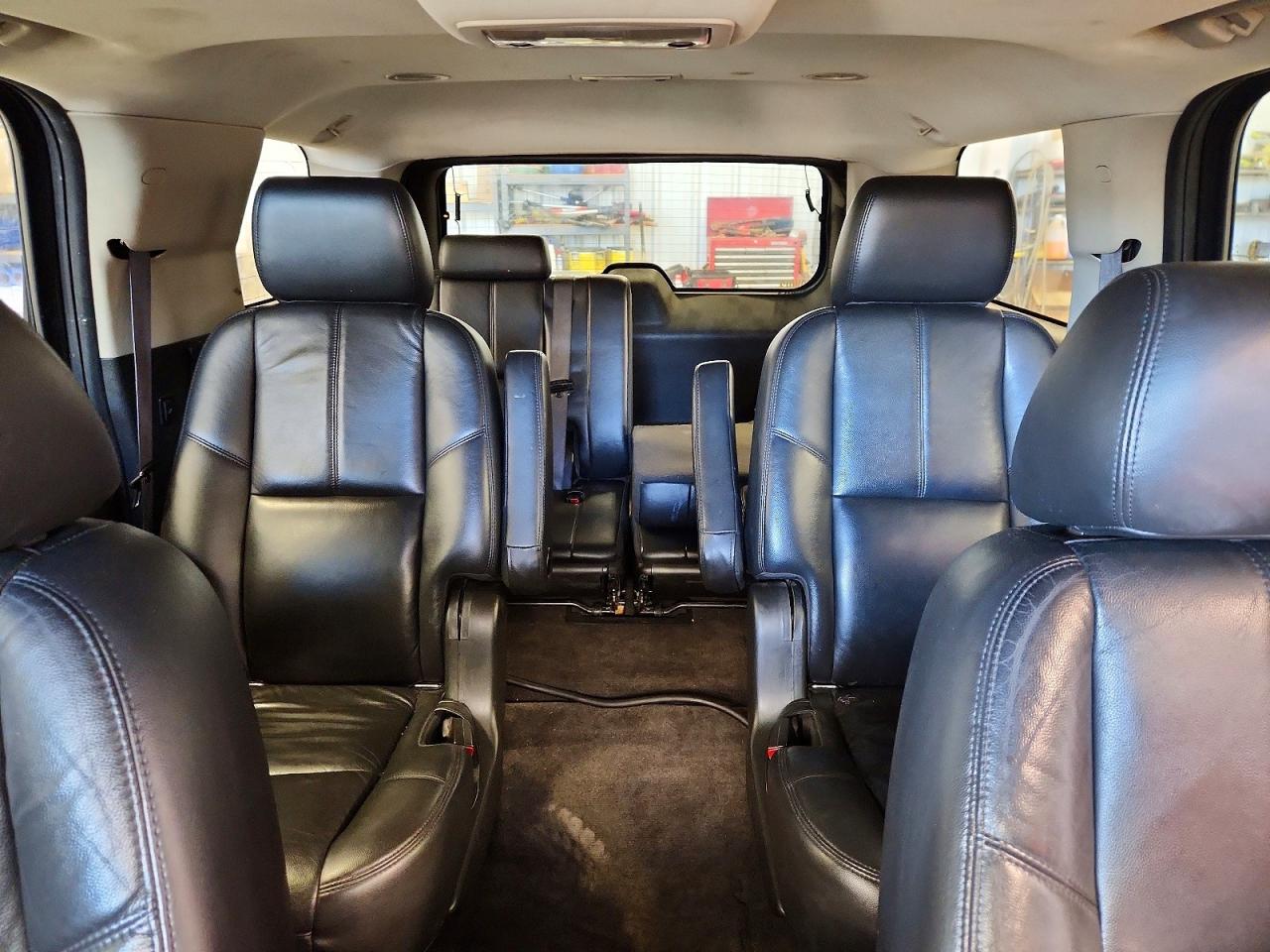 2011 Chevrolet Tahoe K1500 Lt Gray vin: 1GNSKBE08BR107875