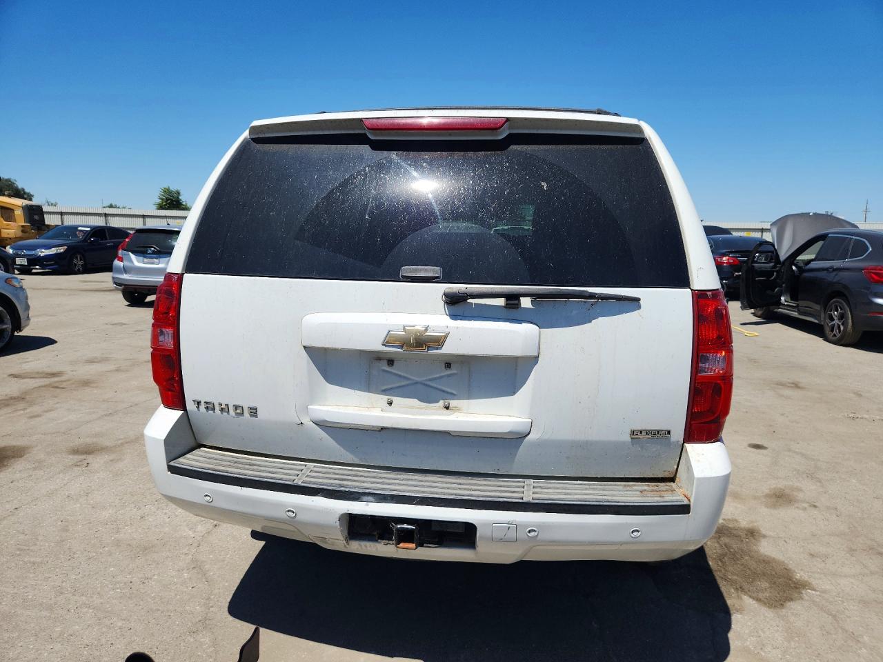 2011 Chevrolet Tahoe K1500 Lt White vin: 1GNSKBE08BR319322