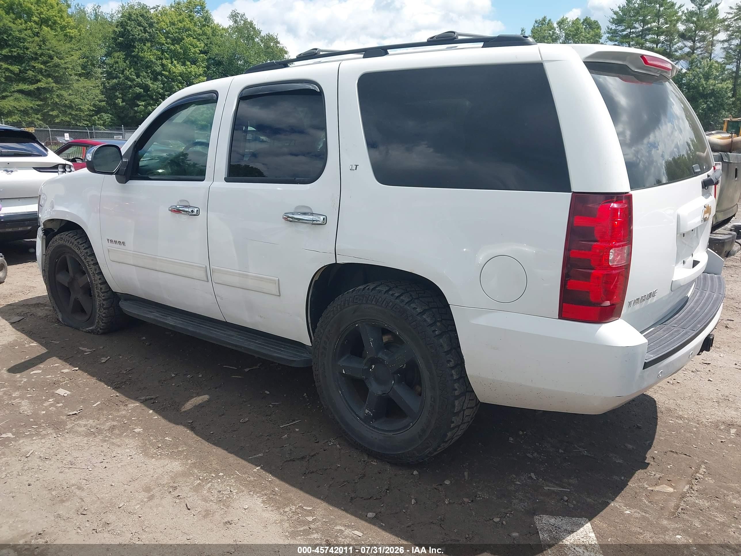 2013 Chevrolet Tahoe Lt Белый vin: 1GNSKBE08DR256645
