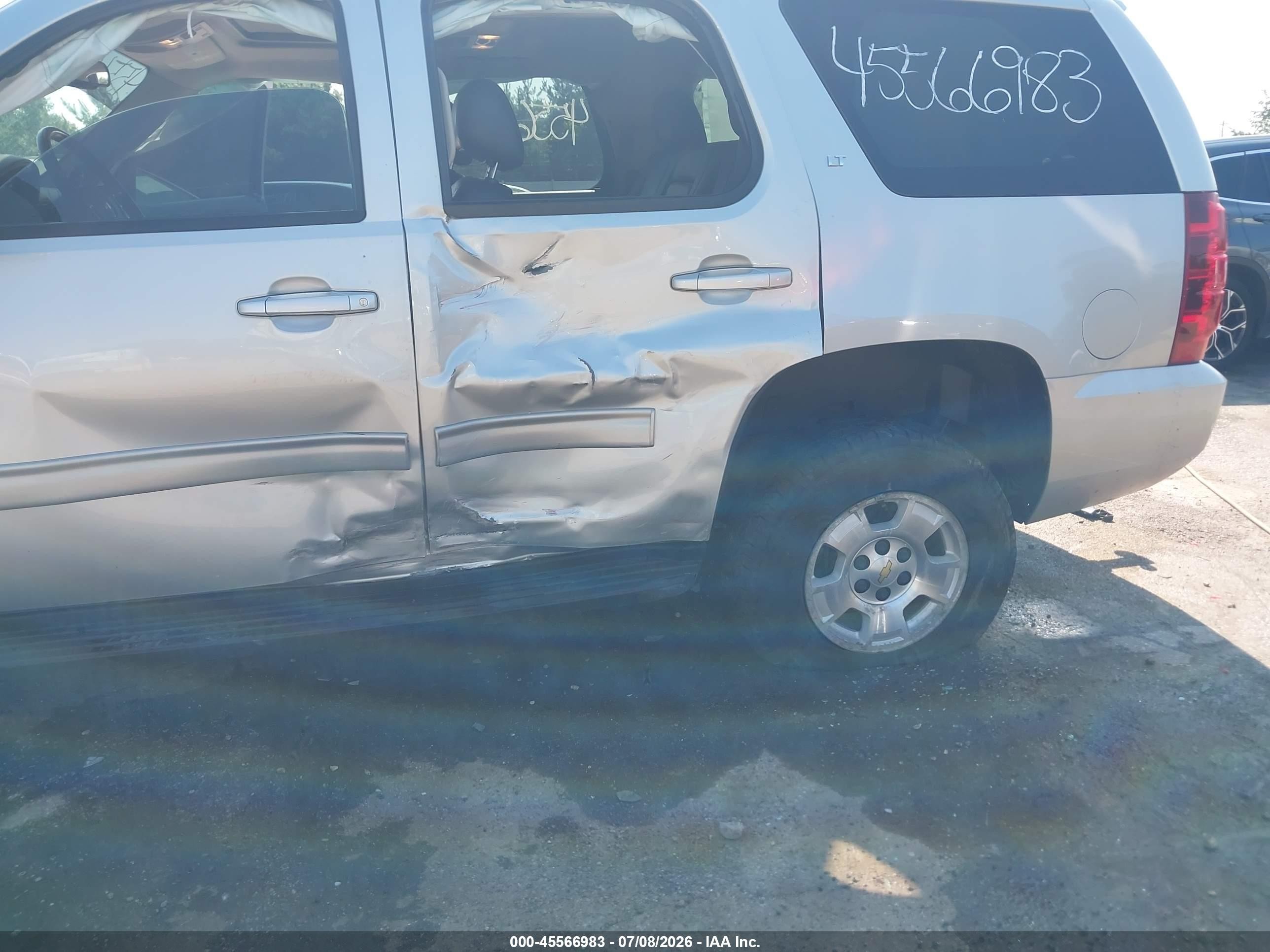 2013 Chevrolet Tahoe Lt Silver vin: 1GNSKBE08DR366725