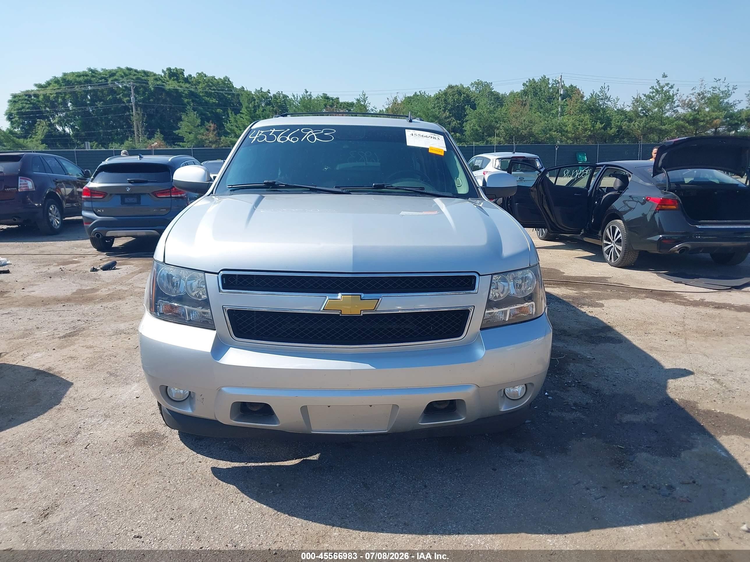 2013 Chevrolet Tahoe Lt Silver vin: 1GNSKBE08DR366725