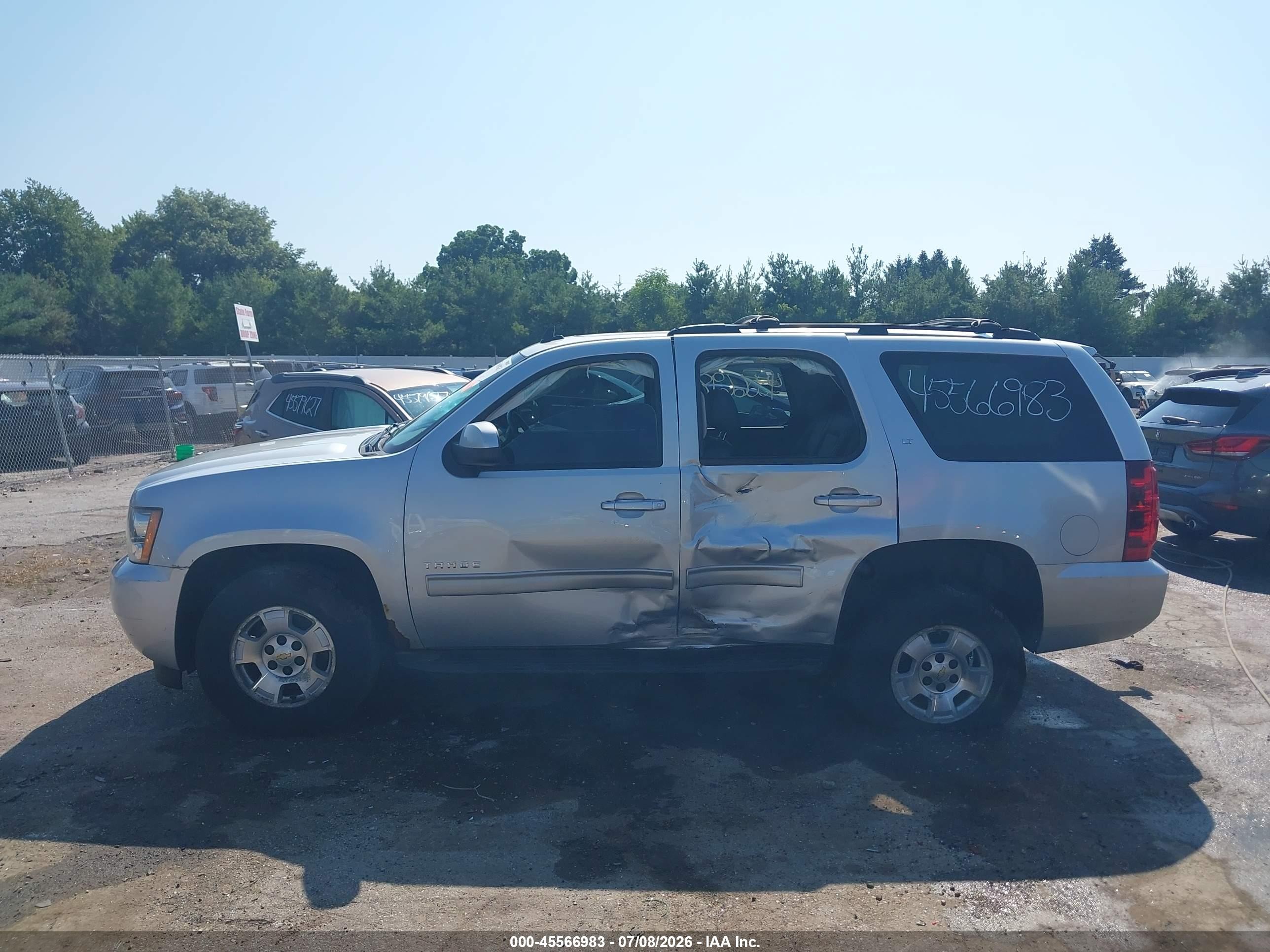 2013 Chevrolet Tahoe Lt Silver vin: 1GNSKBE08DR366725