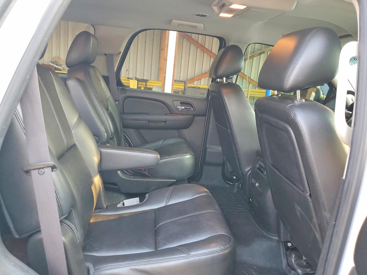 2013 Chevrolet Tahoe K1500 Lt White vin: 1GNSKBE09DR196293