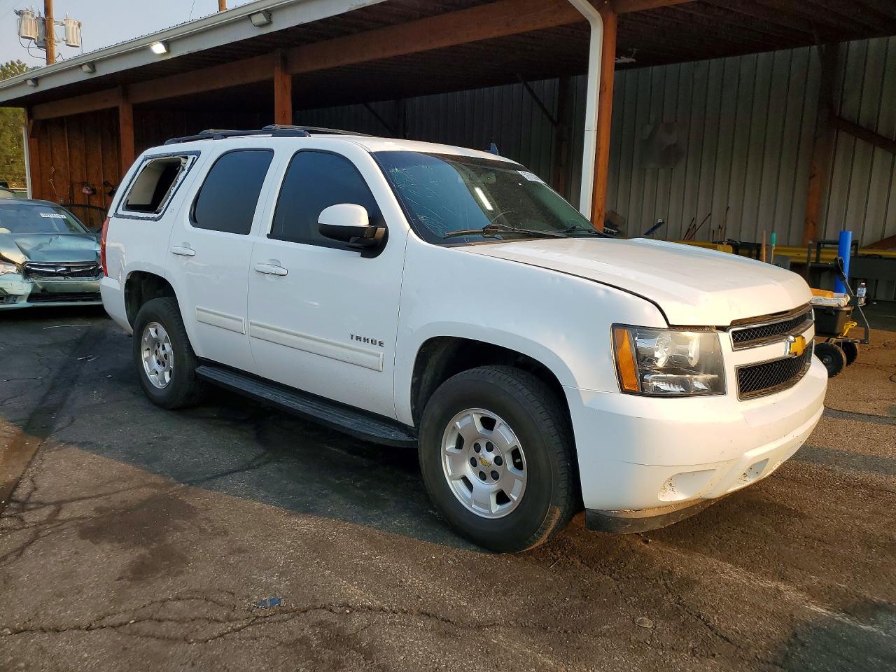 2013 Chevrolet Tahoe K1500 Lt White vin: 1GNSKBE09DR196293