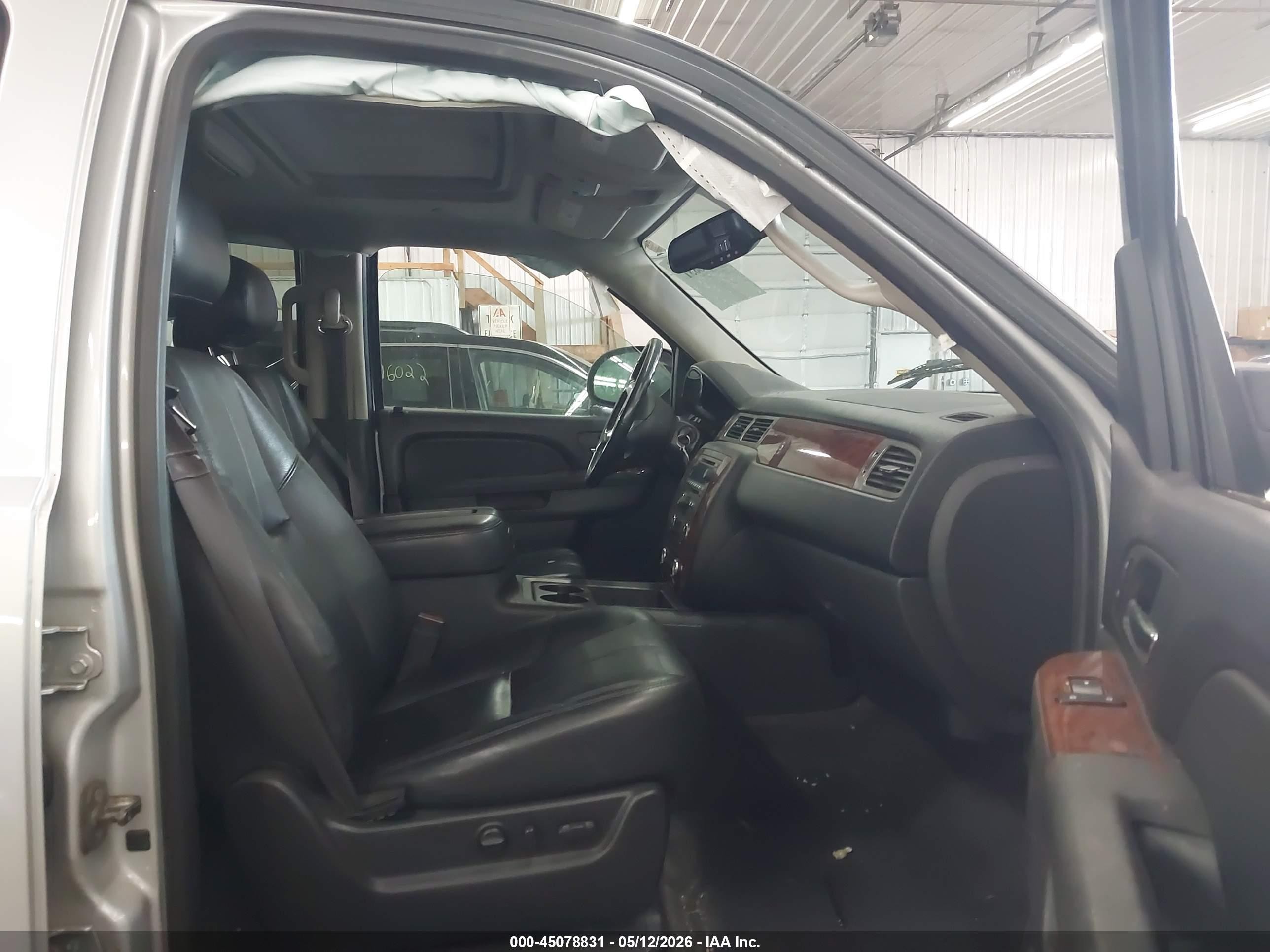 2013 Chevrolet Tahoe Lt Серебряный vin: 1GNSKBE09DR263667