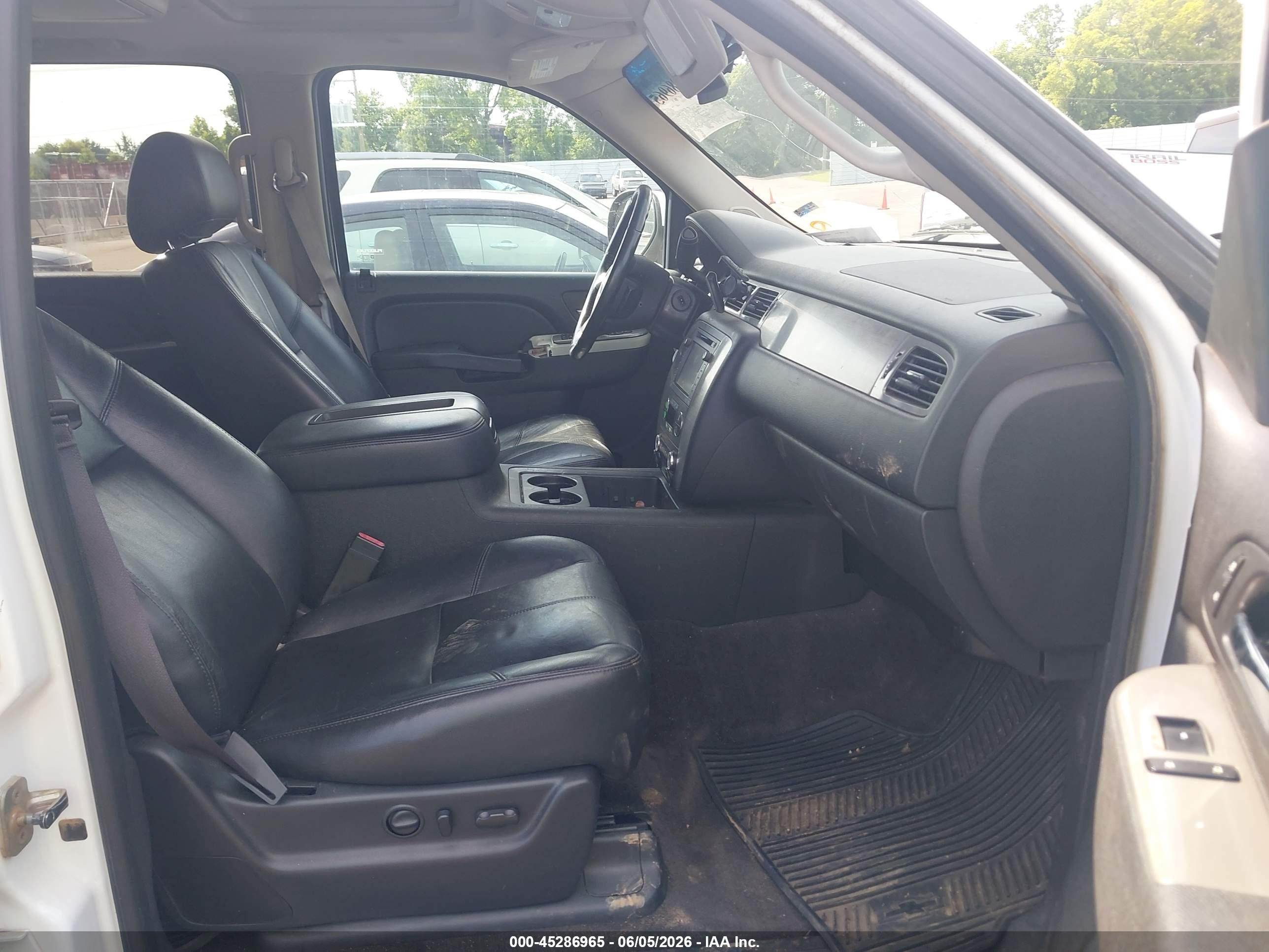 2013 Chevrolet Tahoe Lt Белый vin: 1GNSKBE09DR370623