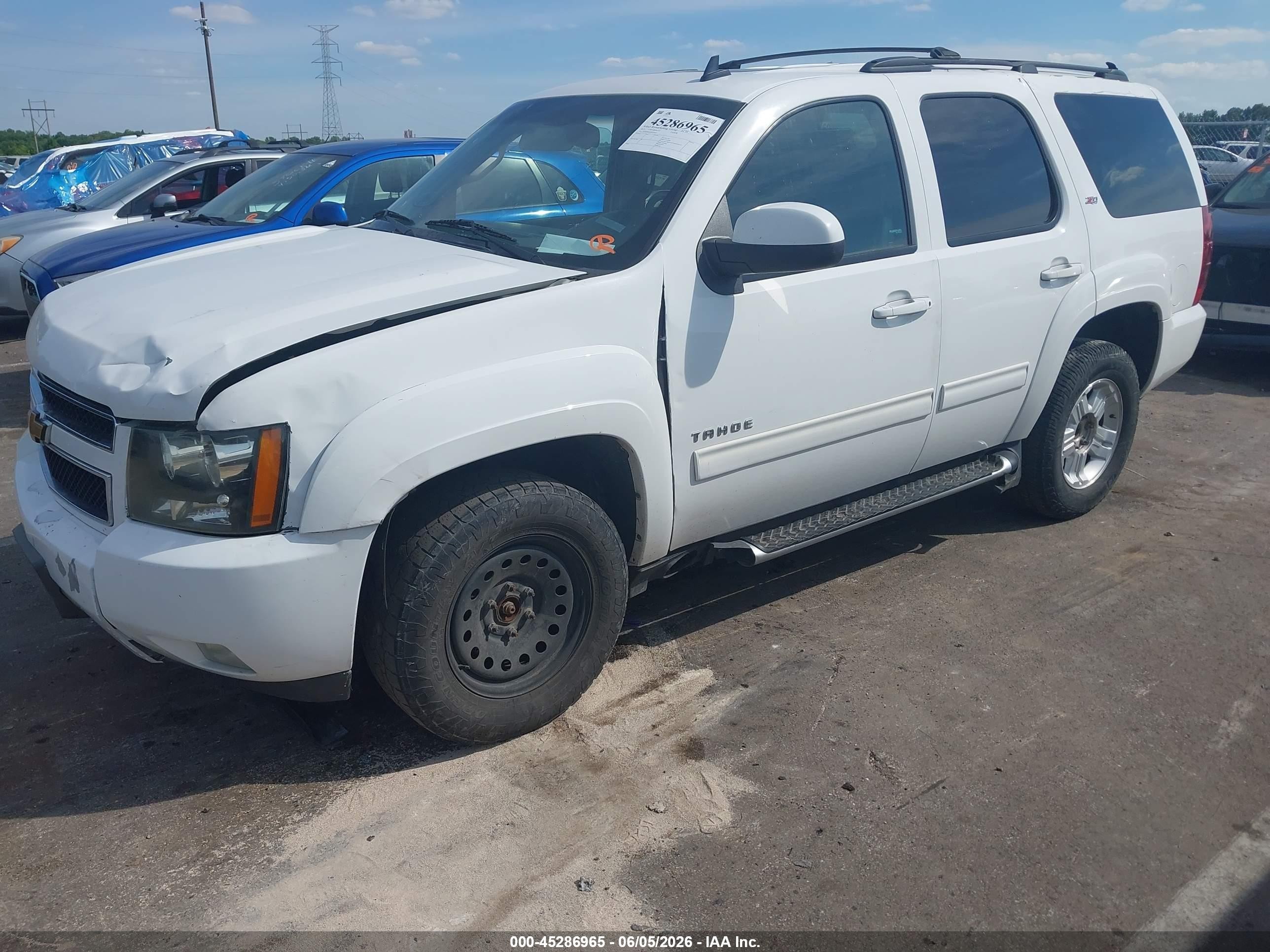 2013 Chevrolet Tahoe Lt Белый vin: 1GNSKBE09DR370623