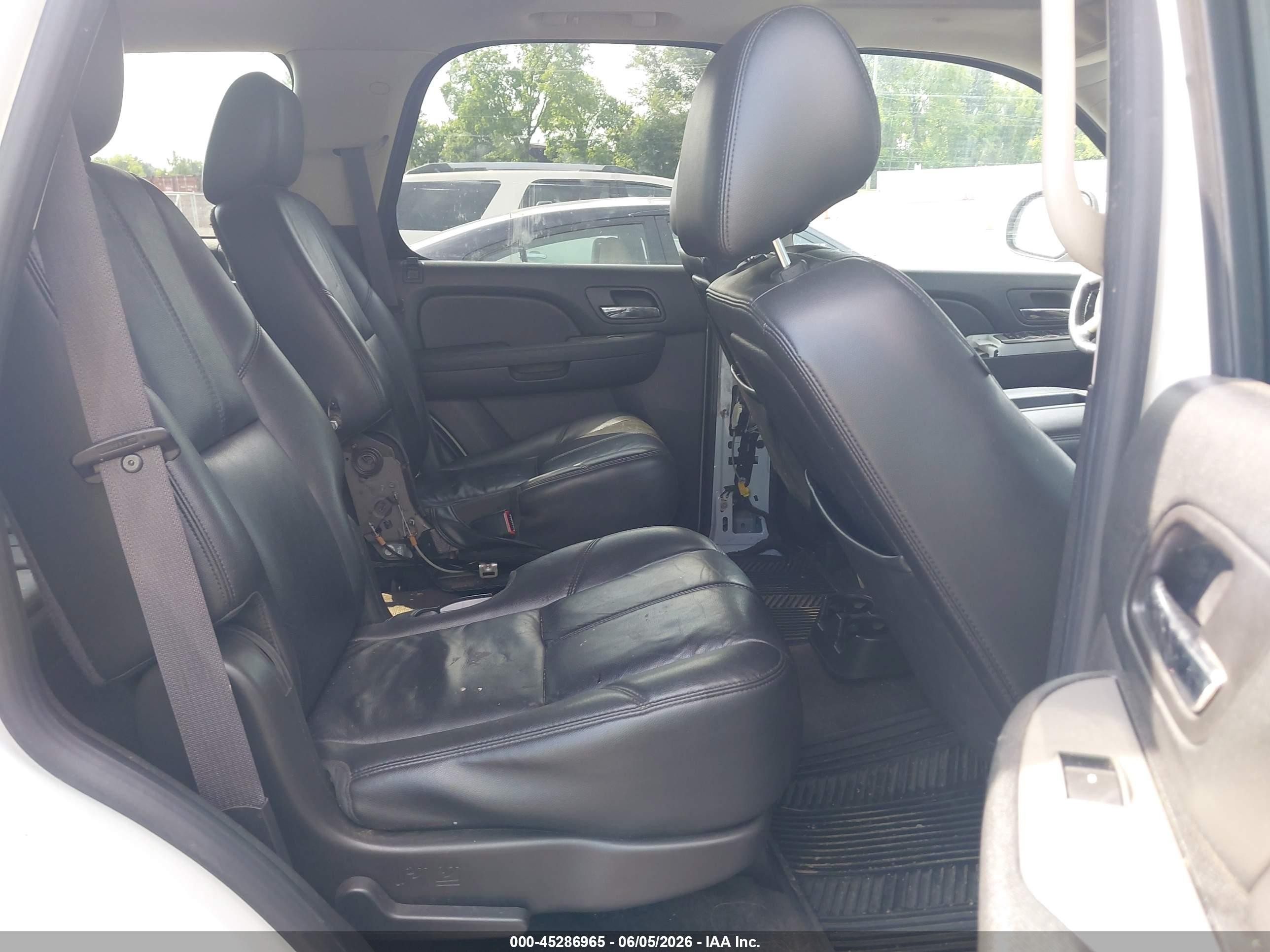 2013 Chevrolet Tahoe Lt Белый vin: 1GNSKBE09DR370623
