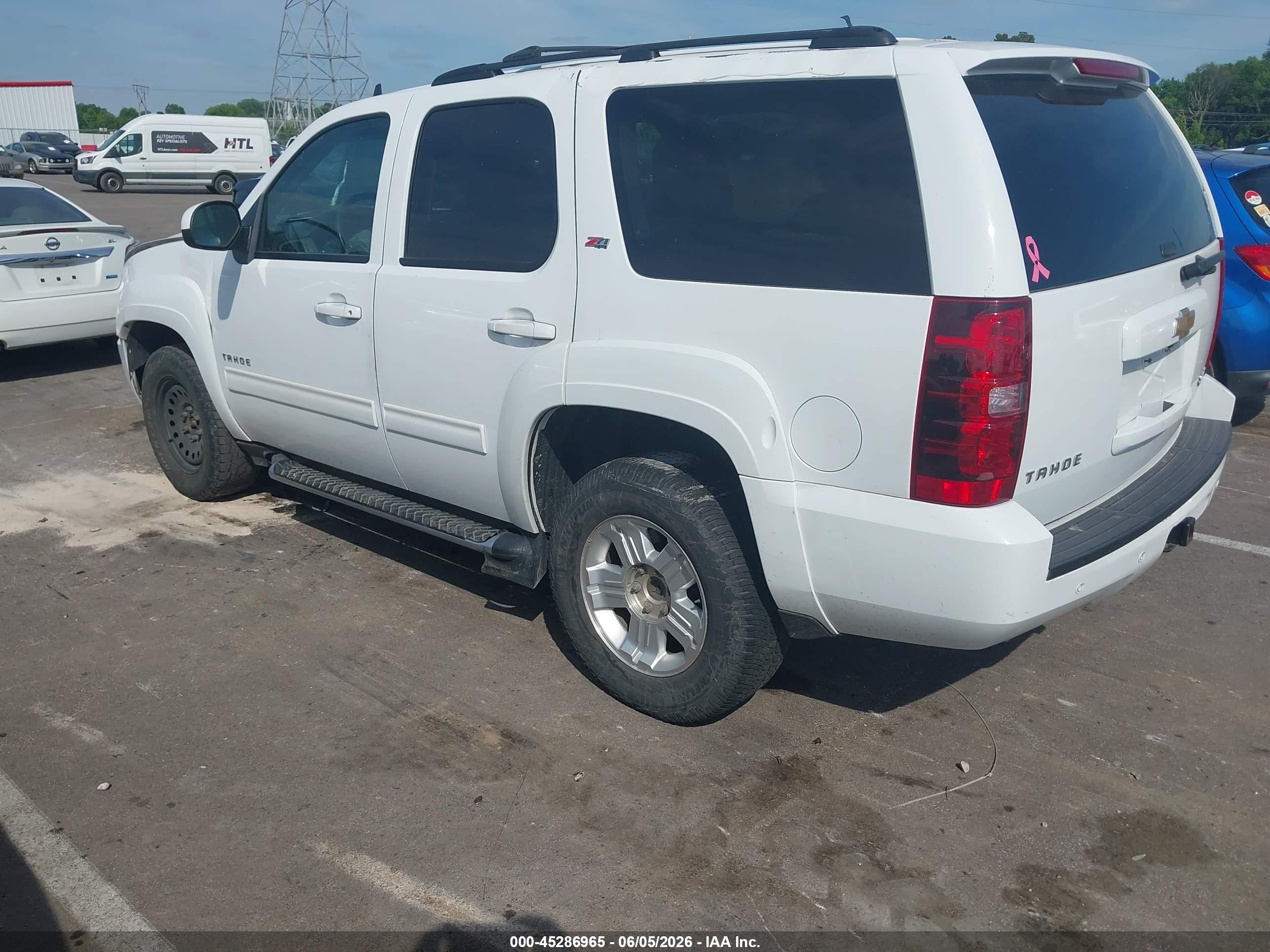 2013 Chevrolet Tahoe Lt Белый vin: 1GNSKBE09DR370623