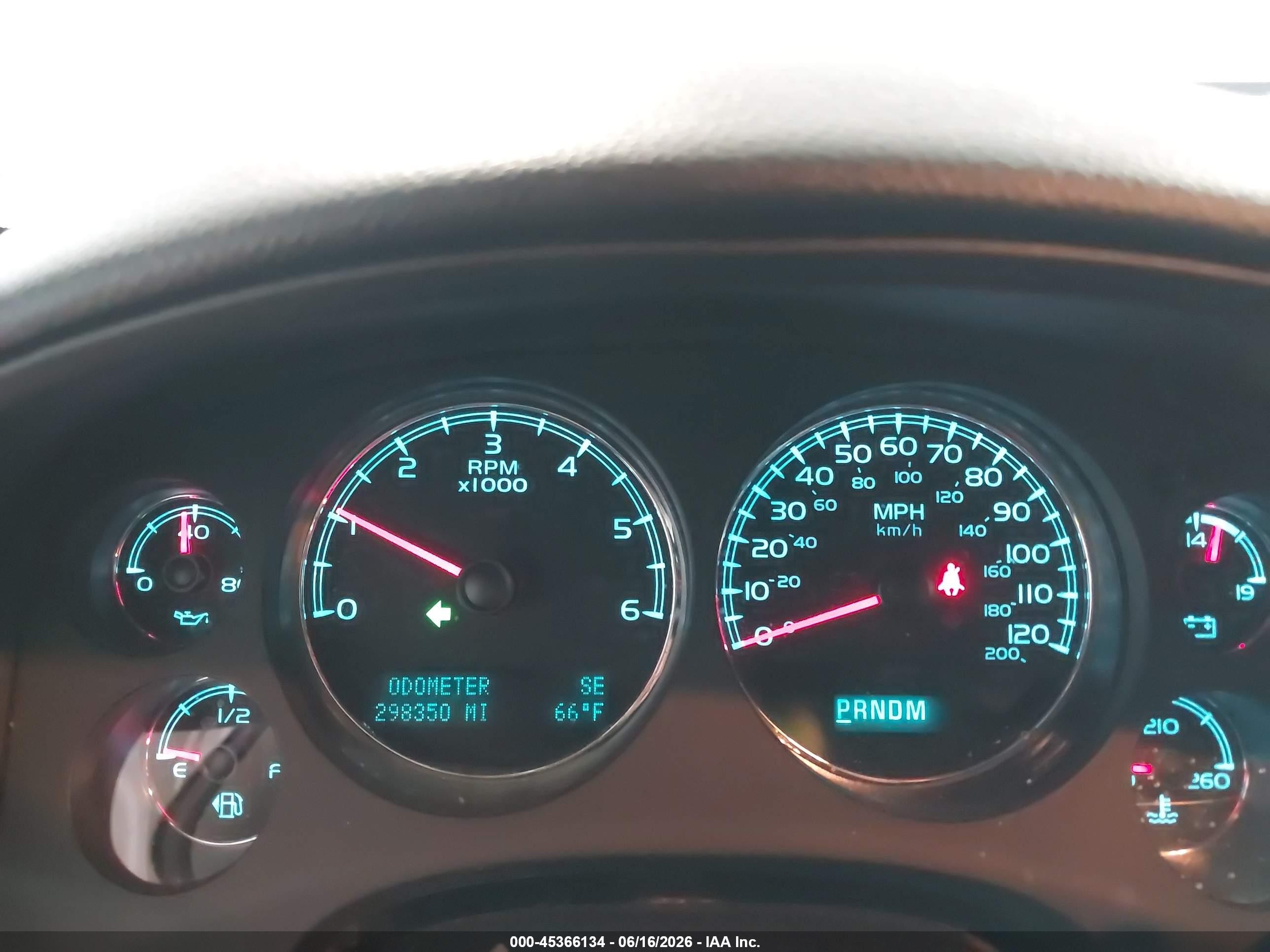 2013 Chevrolet Tahoe Lt Серебряный vin: 1GNSKBE0XDR349778
