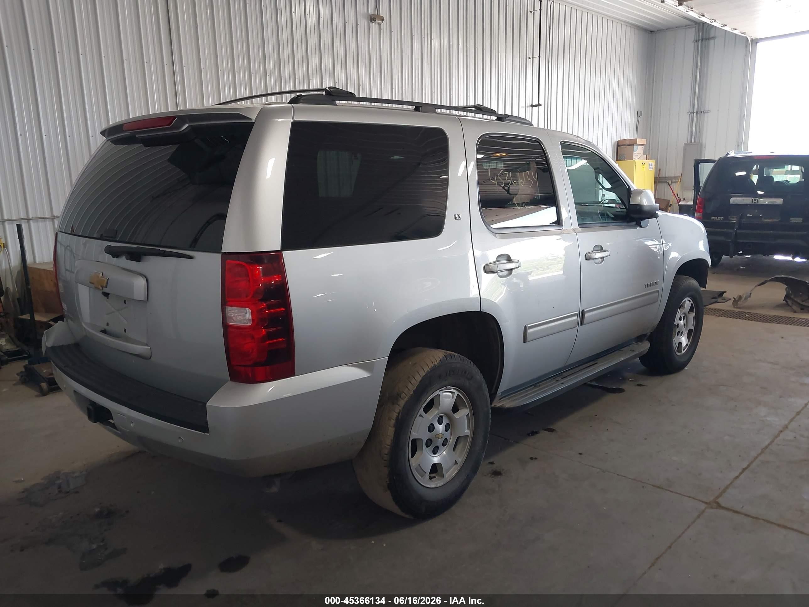 2013 Chevrolet Tahoe Lt Серебряный vin: 1GNSKBE0XDR349778