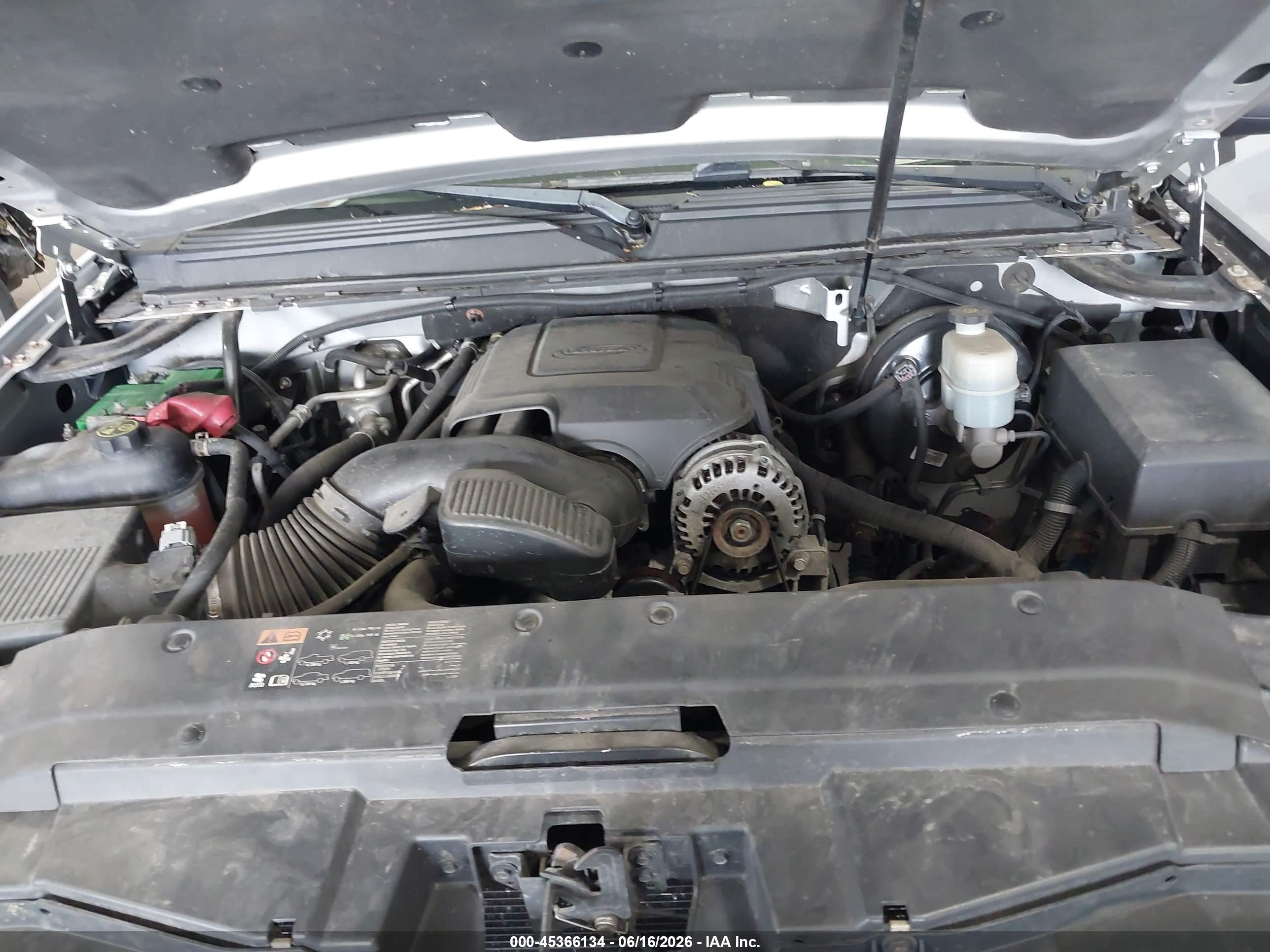 2013 Chevrolet Tahoe Lt Серебряный vin: 1GNSKBE0XDR349778
