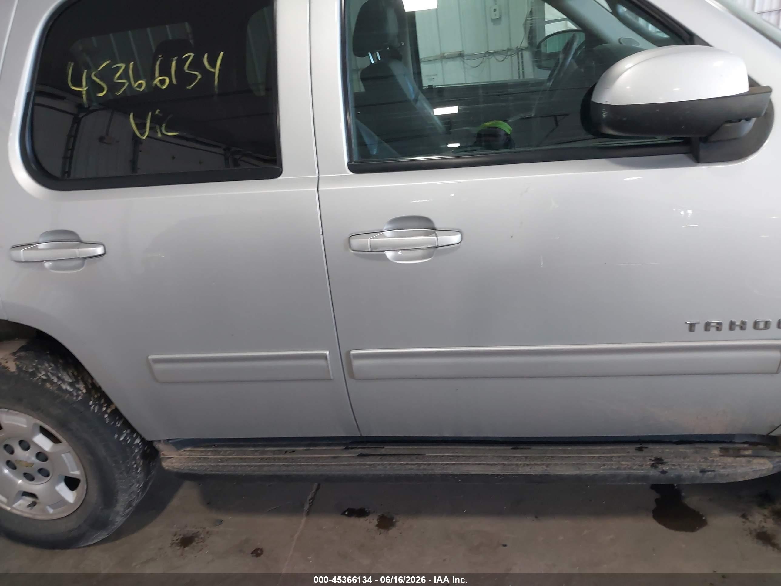 2013 Chevrolet Tahoe Lt Серебряный vin: 1GNSKBE0XDR349778