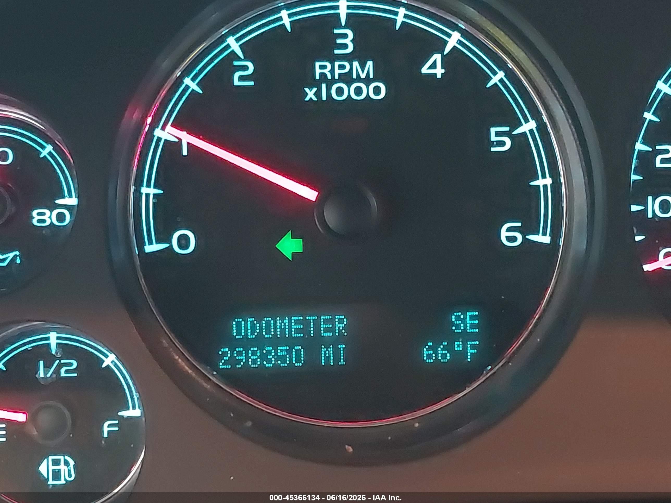 2013 Chevrolet Tahoe Lt Серебряный vin: 1GNSKBE0XDR349778