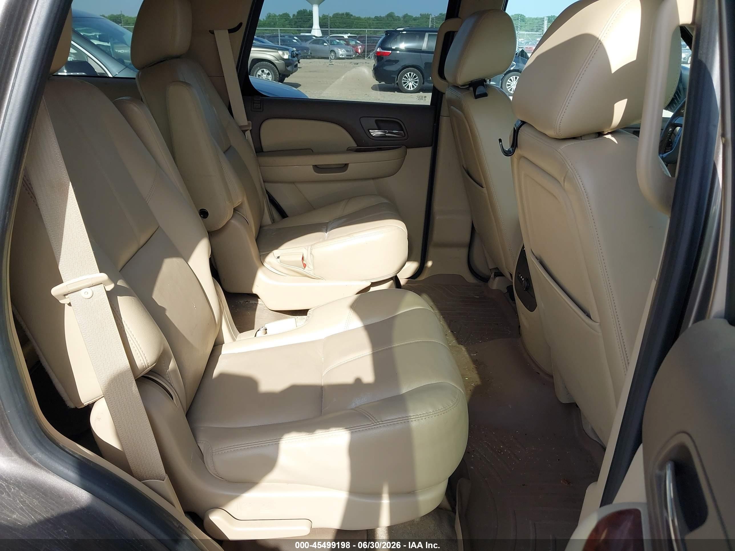 2013 Chevrolet Tahoe Lt Gray vin: 1GNSKBE0XDR366032