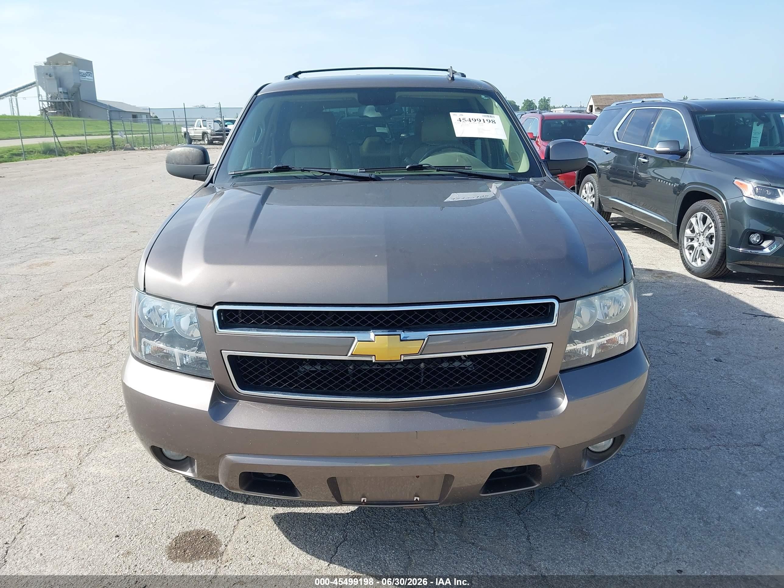 2013 Chevrolet Tahoe Lt Gray vin: 1GNSKBE0XDR366032