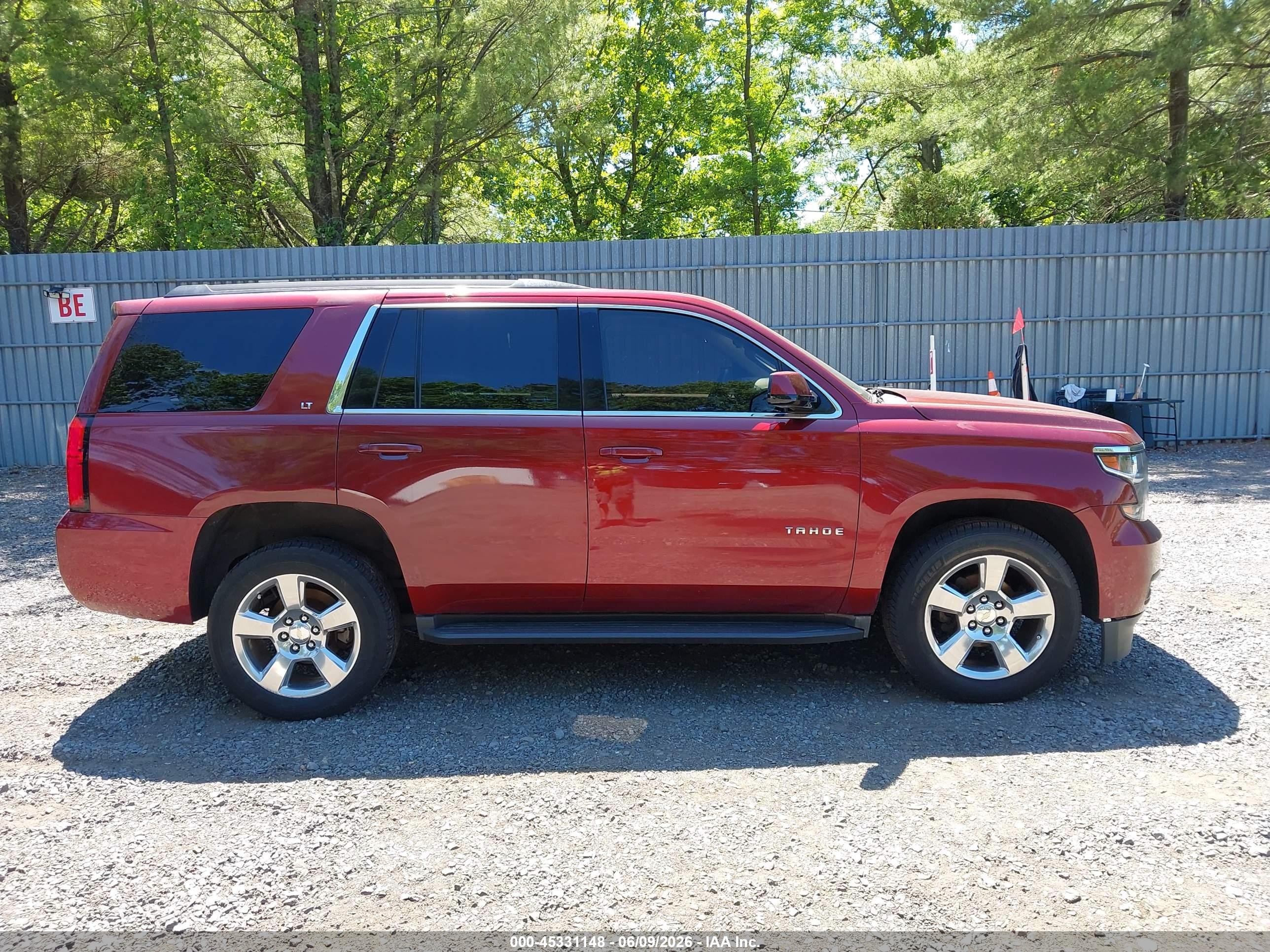 2016 Chevrolet Tahoe Lt Красный vin: 1GNSKBKC0GR463937