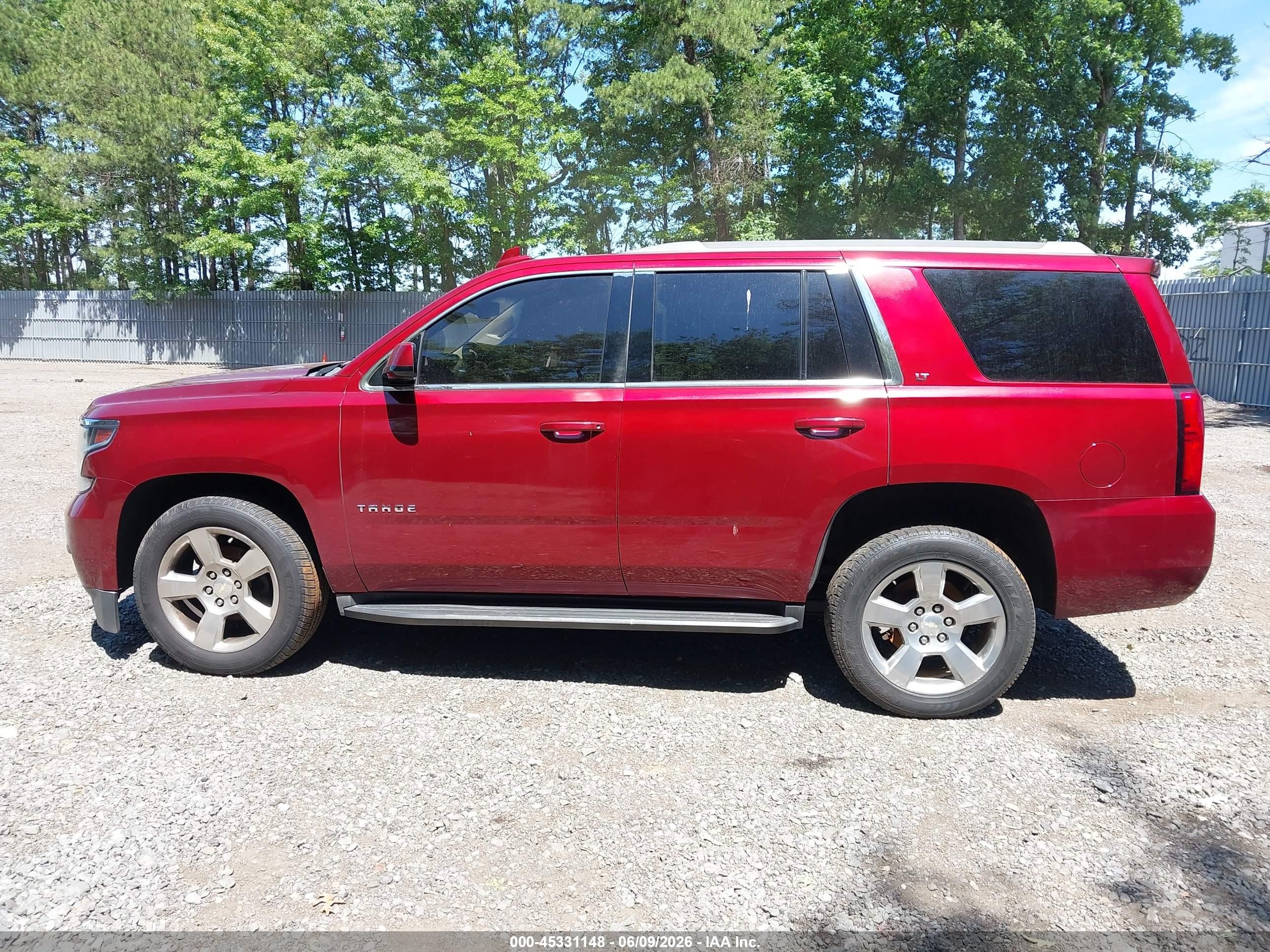 2016 Chevrolet Tahoe Lt Красный vin: 1GNSKBKC0GR463937