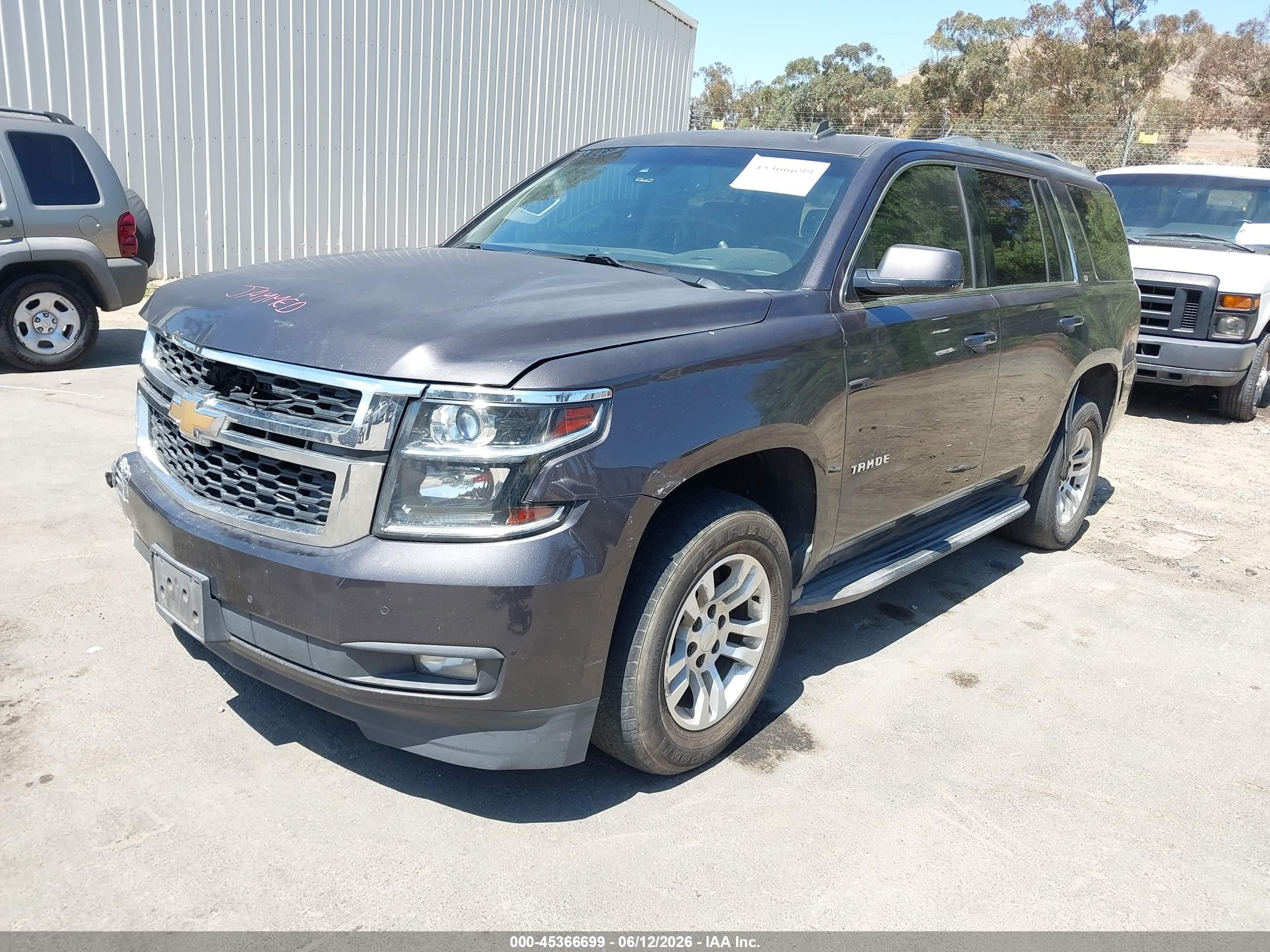 2015 Chevrolet Tahoe Lt Серый vin: 1GNSKBKC1FR103963