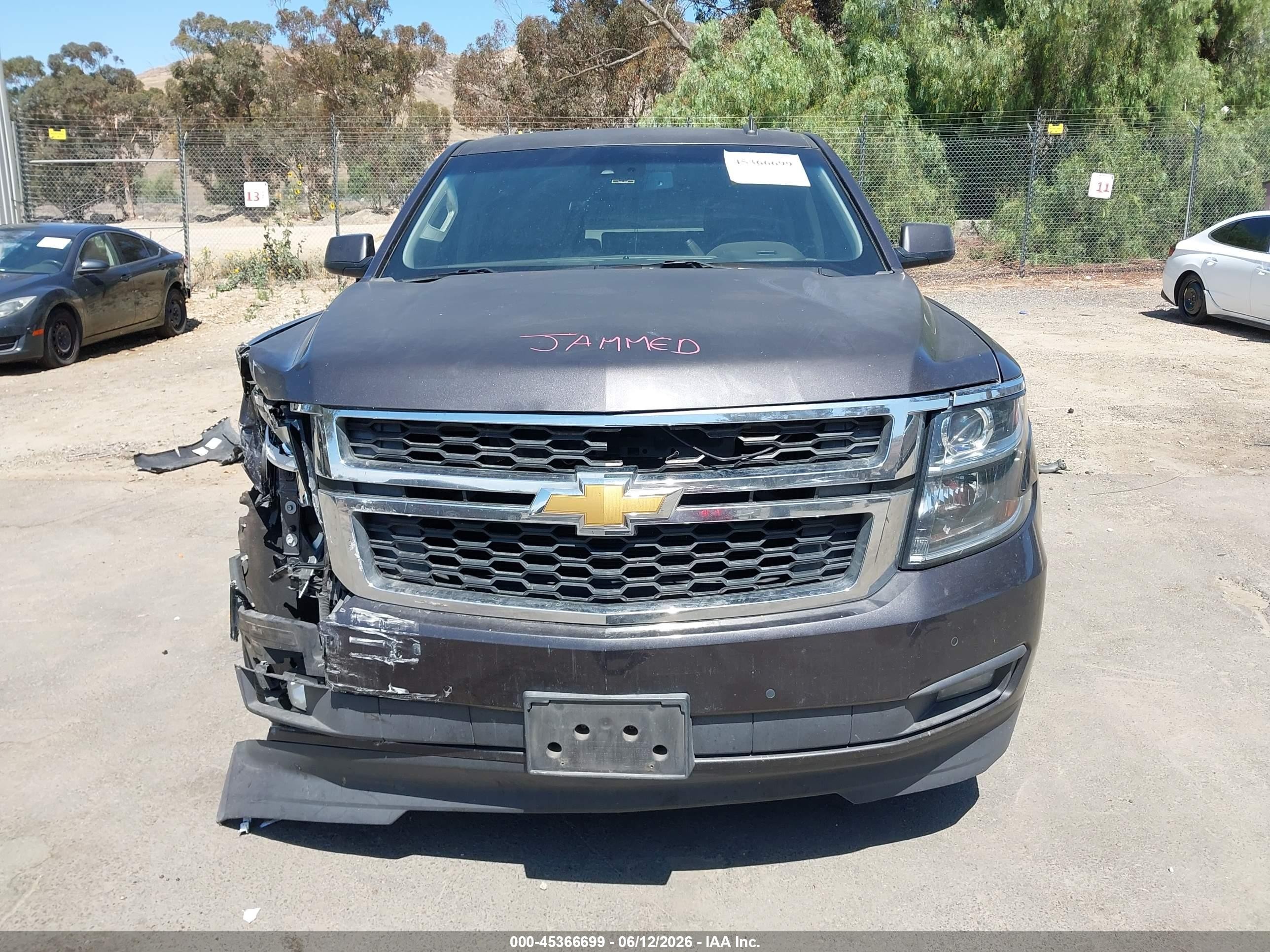 2015 Chevrolet Tahoe Lt Серый vin: 1GNSKBKC1FR103963