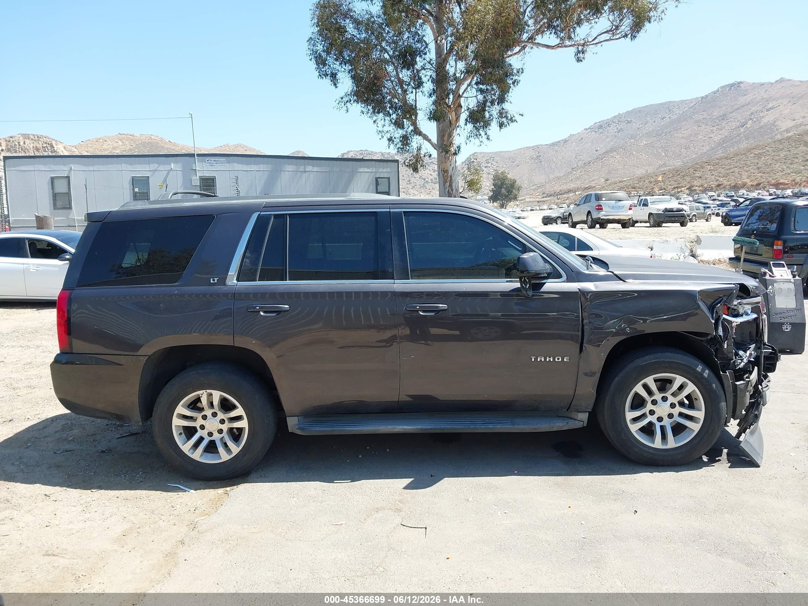2015 Chevrolet Tahoe Lt Серый vin: 1GNSKBKC1FR103963