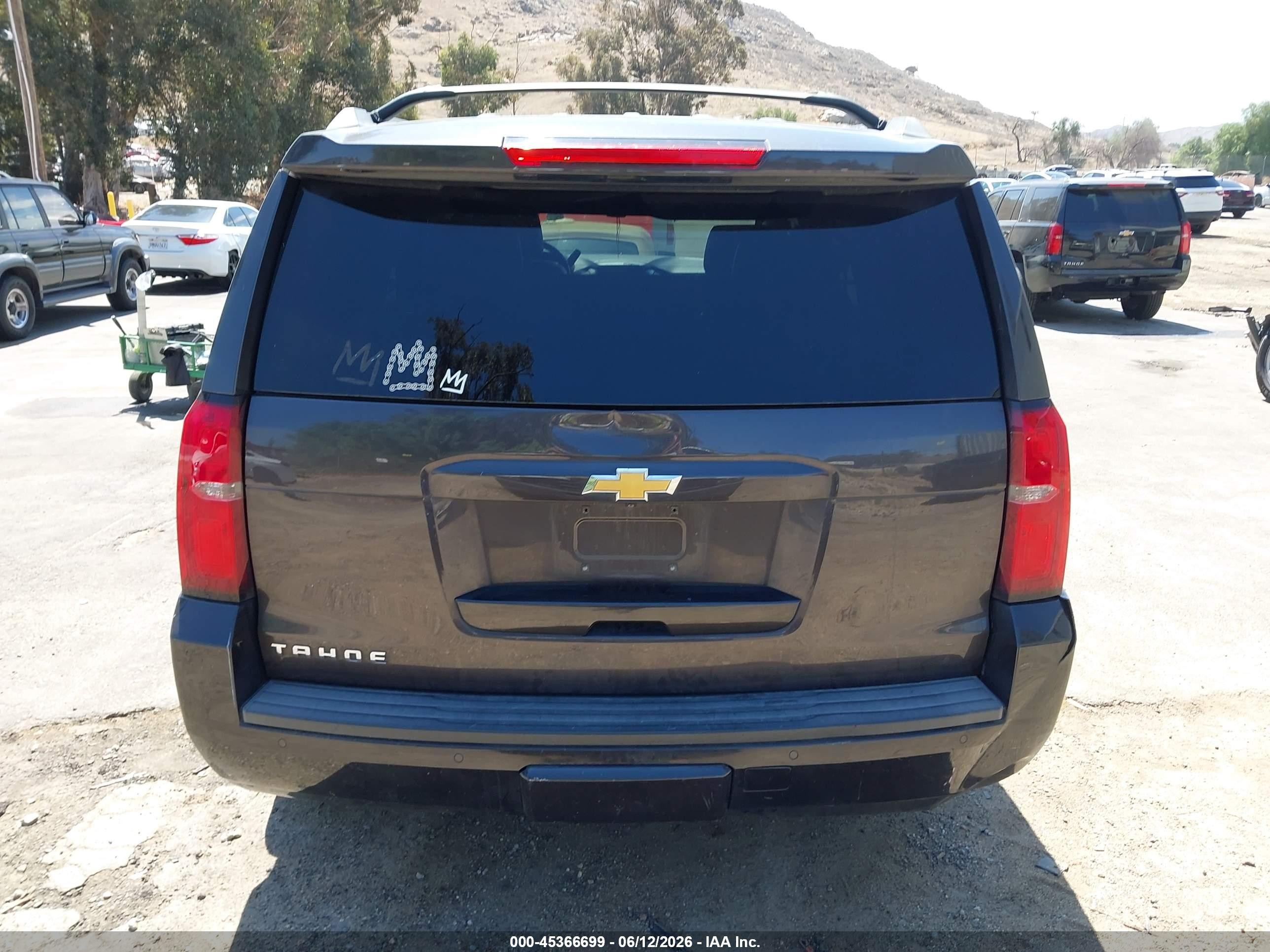 2015 Chevrolet Tahoe Lt Серый vin: 1GNSKBKC1FR103963